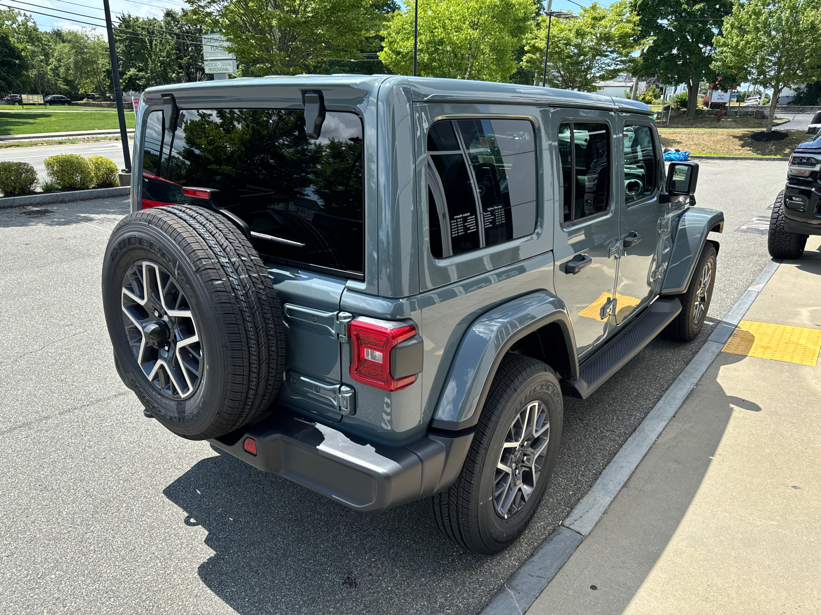 2024 Jeep Wrangler Sahara 6