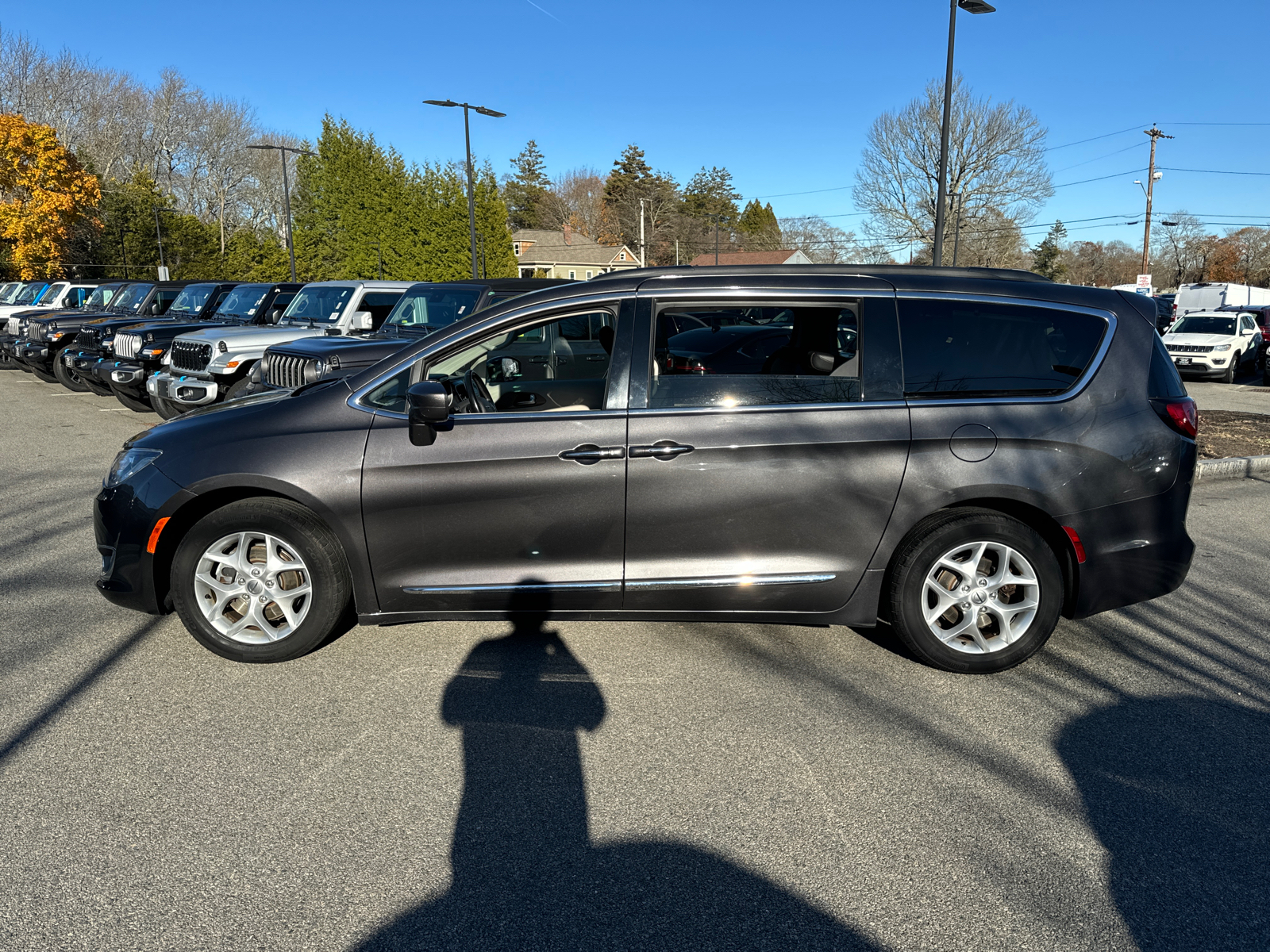 2017 Chrysler Pacifica Touring-L 3