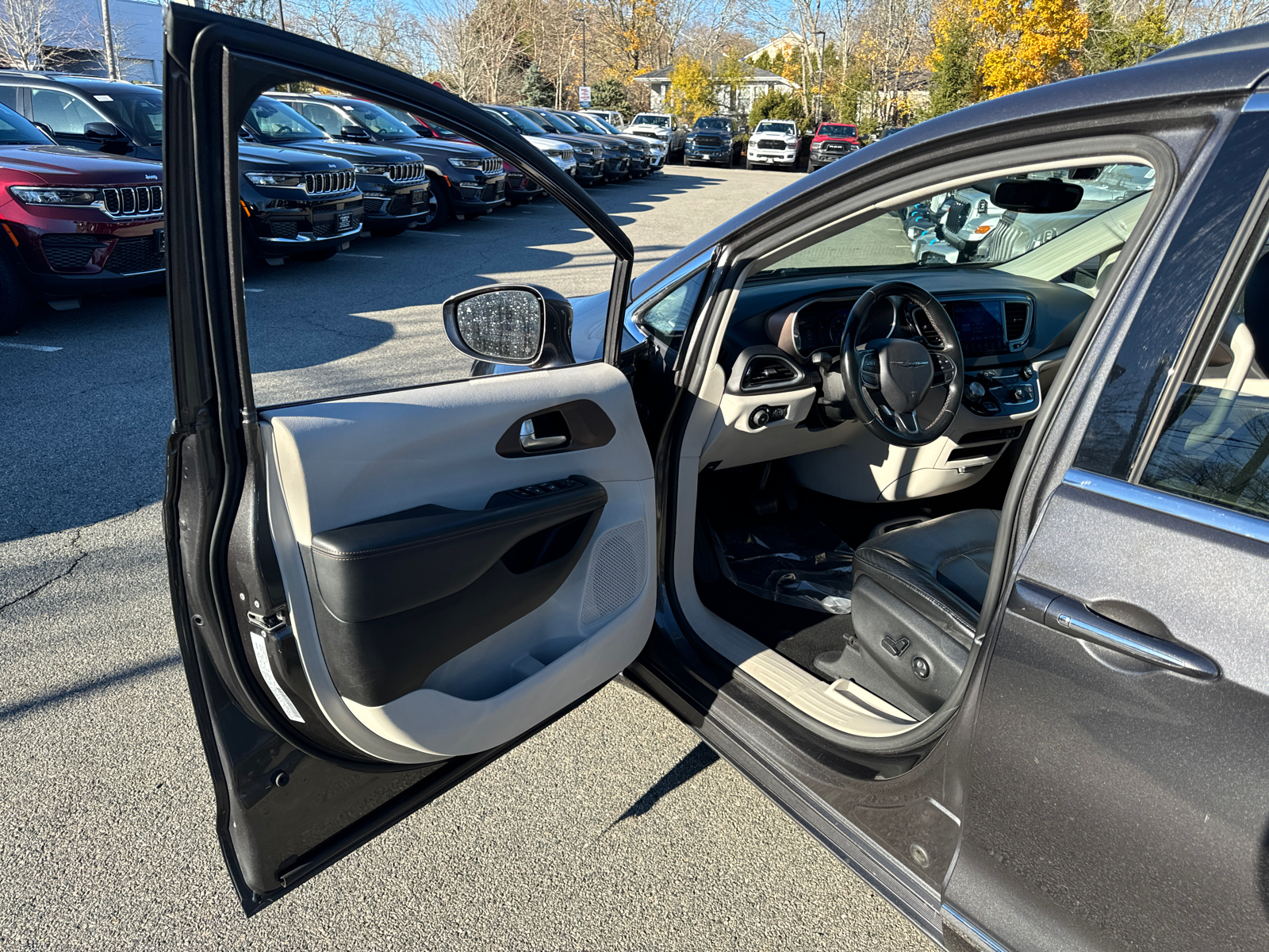 2017 Chrysler Pacifica Touring-L 11