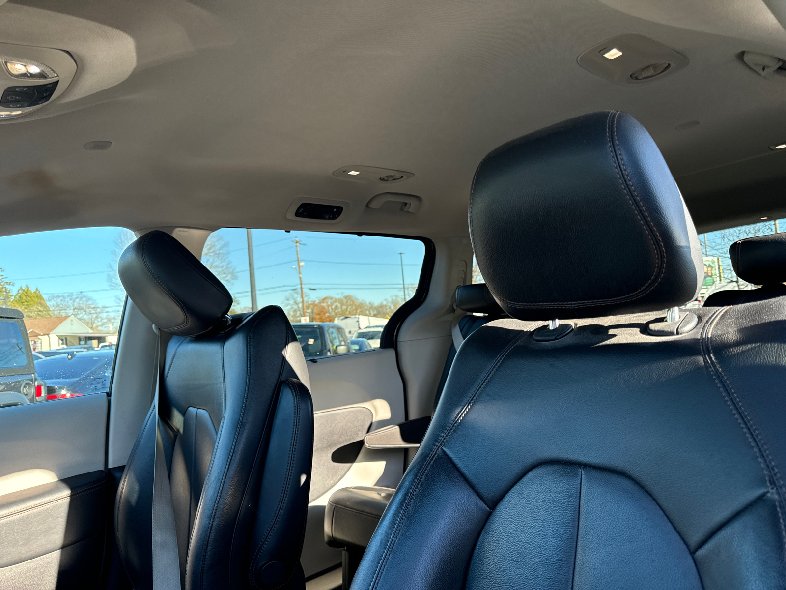 2017 Chrysler Pacifica Touring-L 14