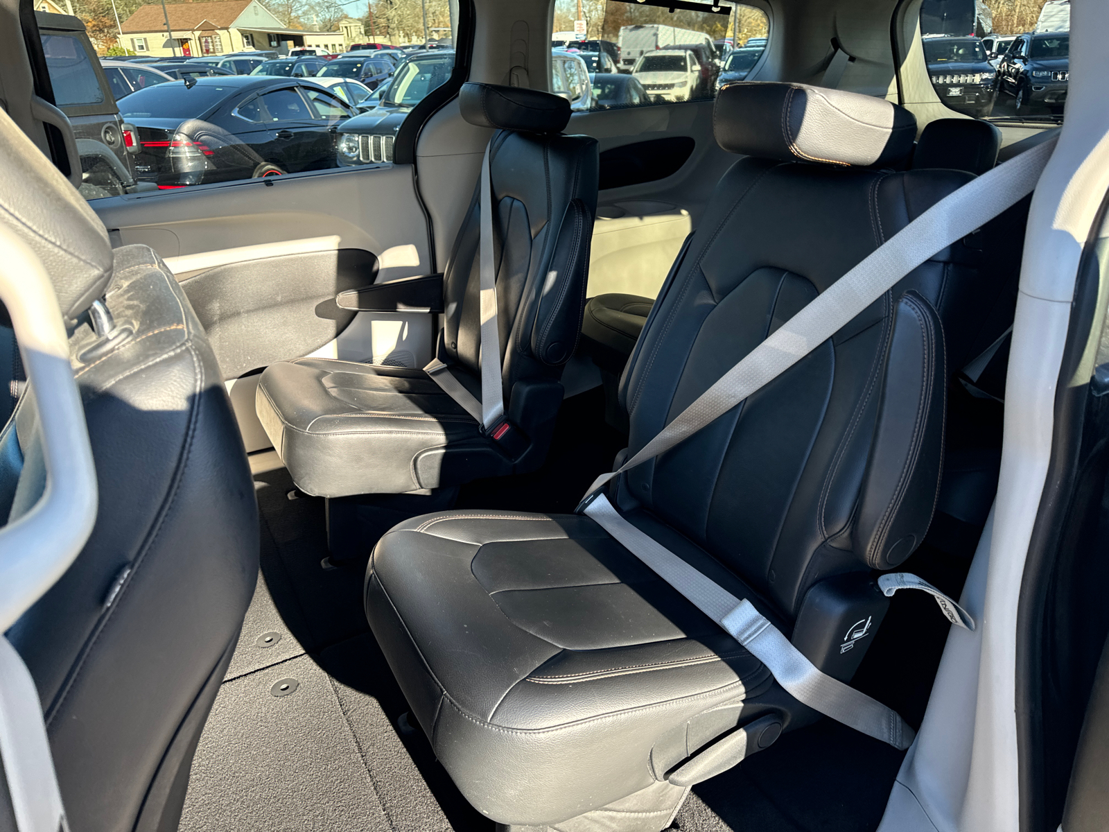 2017 Chrysler Pacifica Touring-L 31