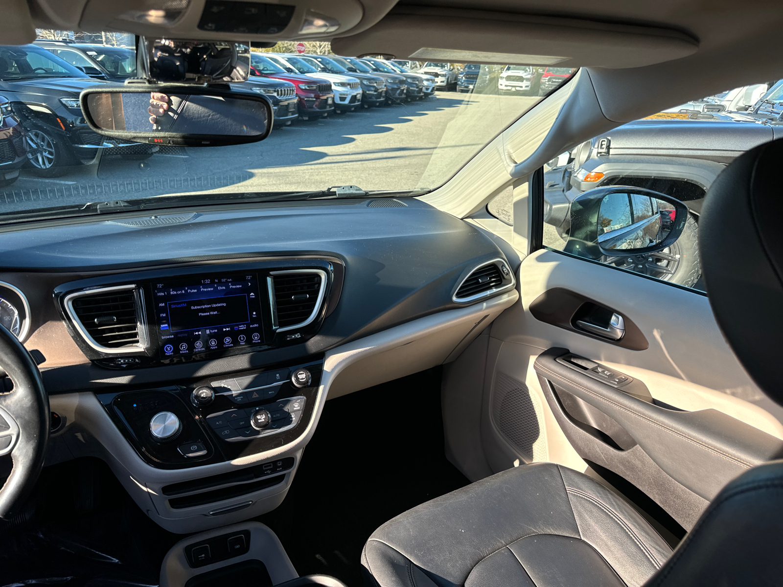 2017 Chrysler Pacifica Touring-L 35