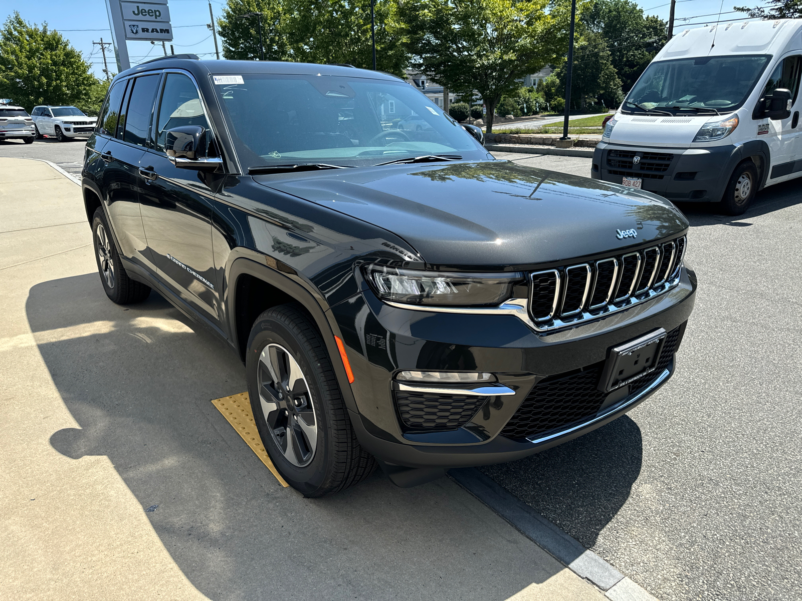 2024 Jeep Grand Cherokee 4xe CHEROKEE 8