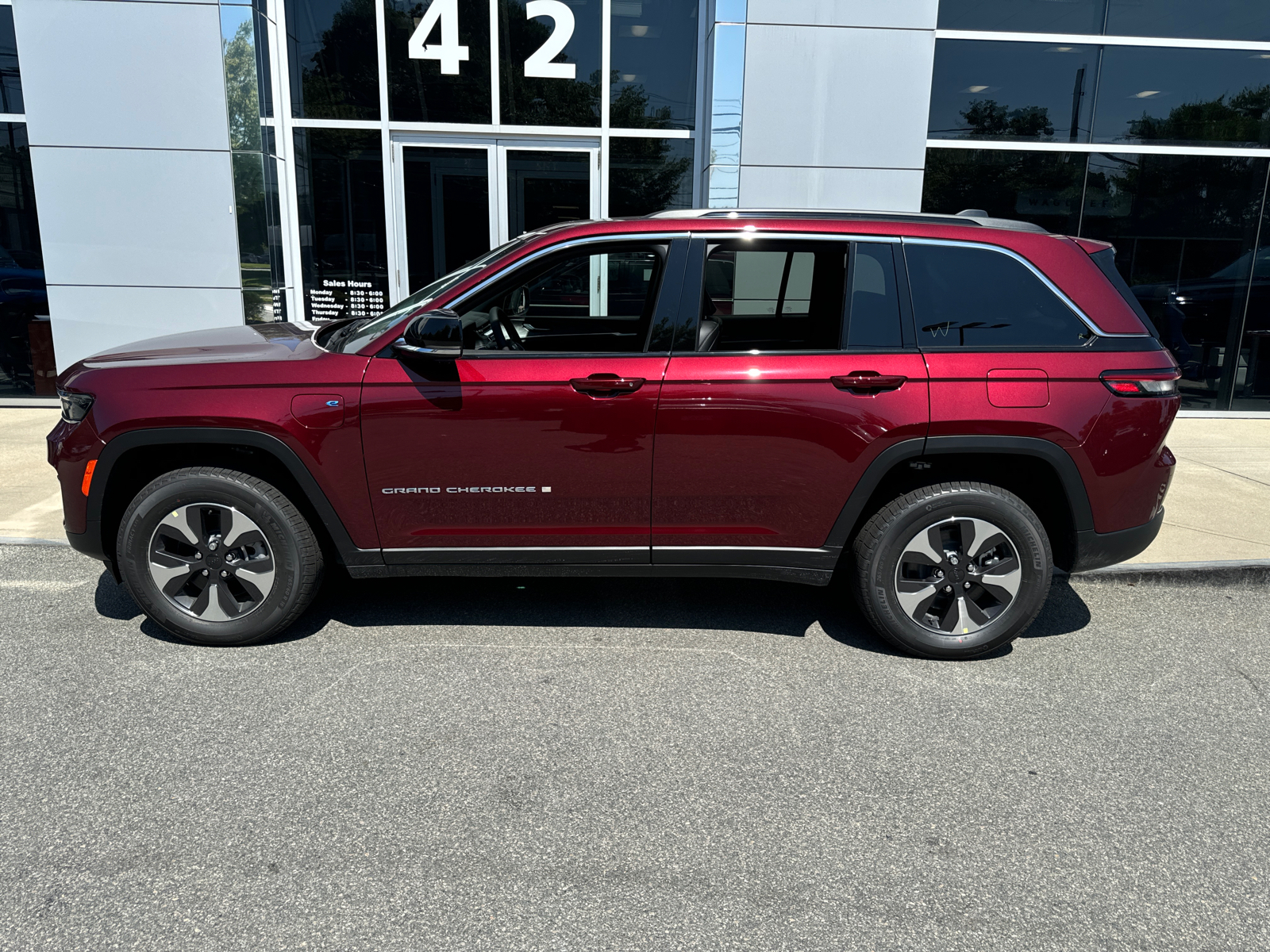 2024 Jeep Grand Cherokee 4xe CHEROKEE 3