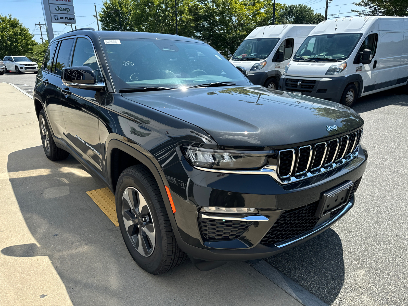 2024 Jeep Grand Cherokee 4xe CHEROKEE 8