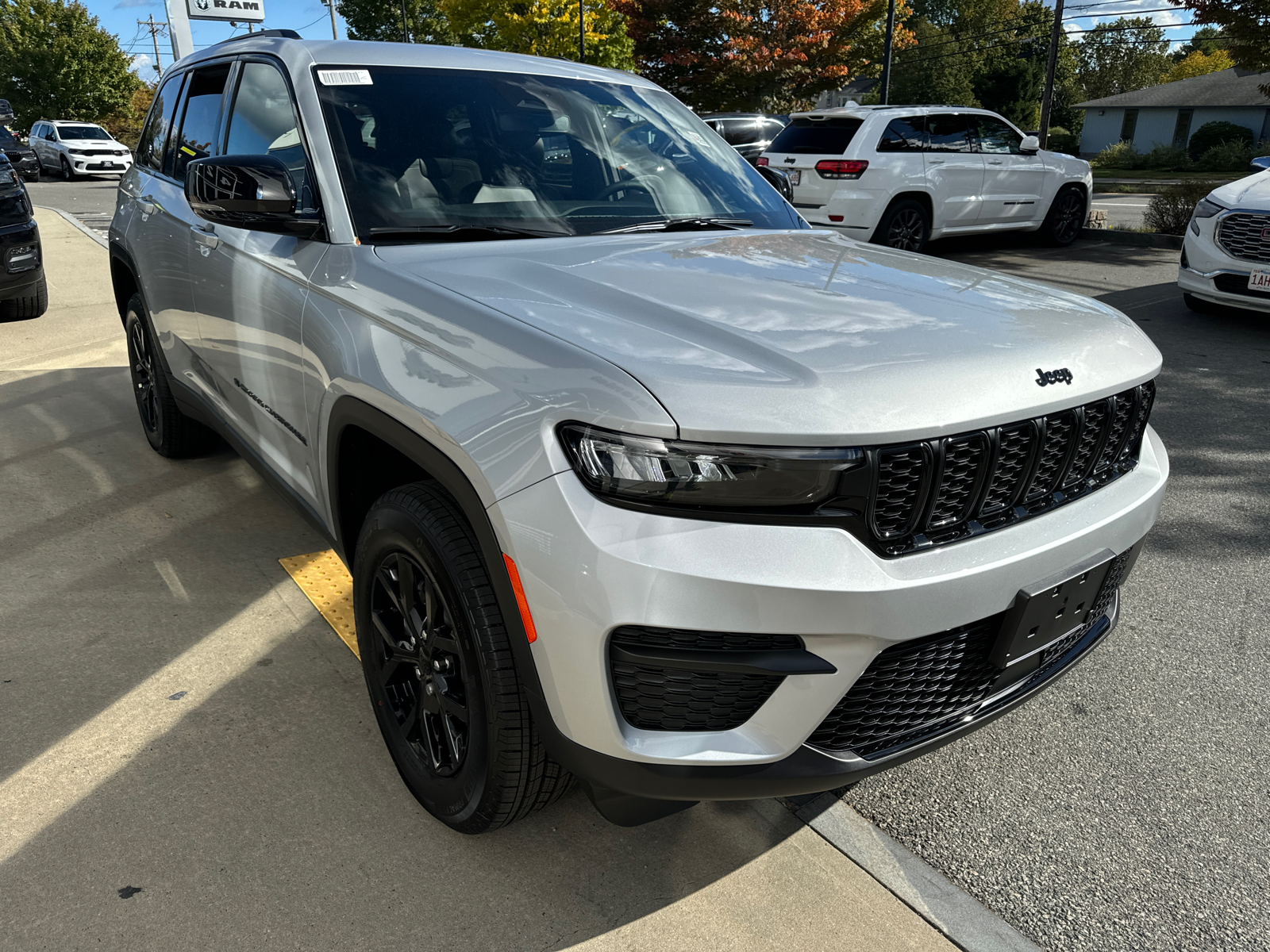 2024 Jeep Grand Cherokee Altitude 8