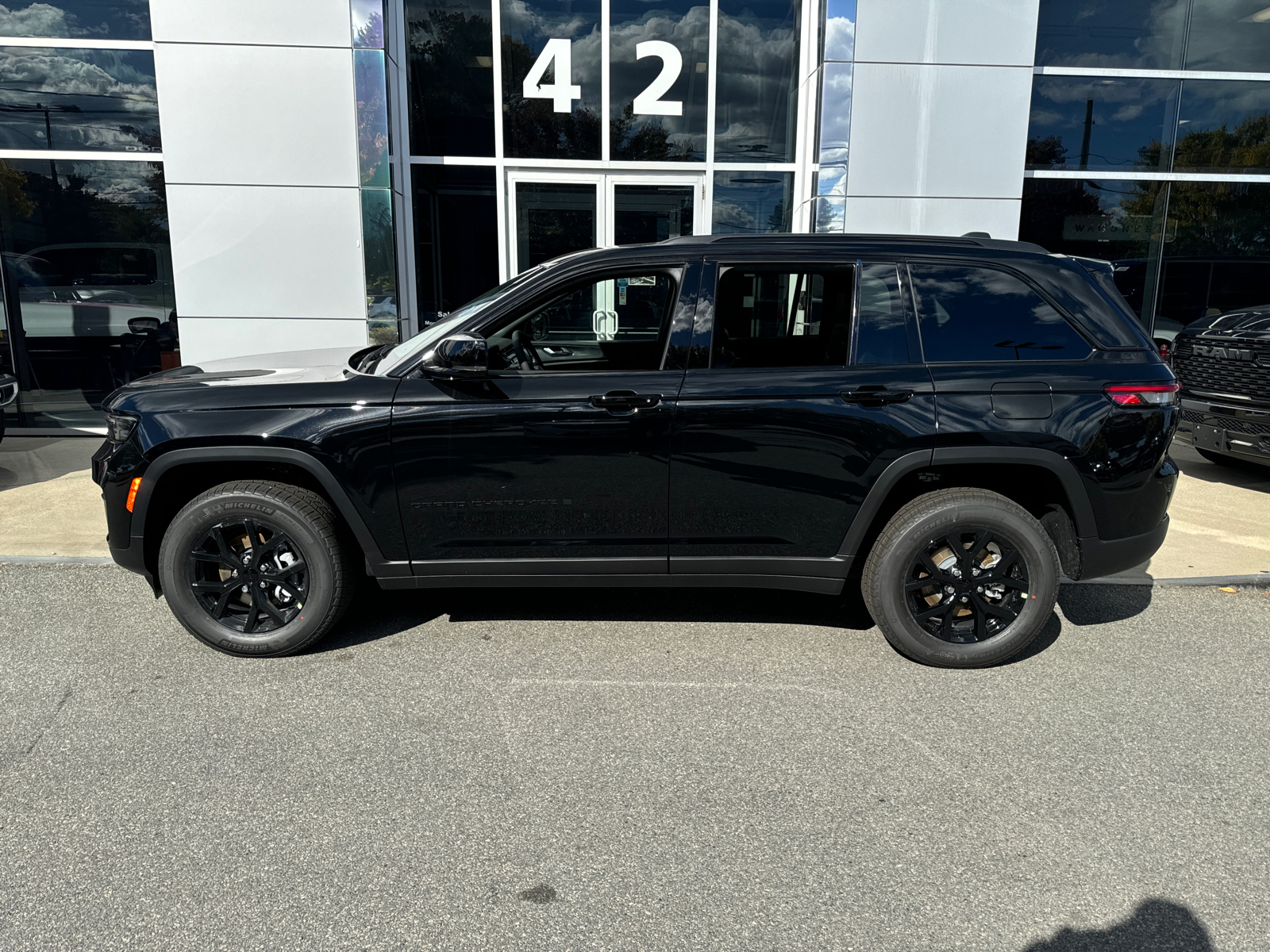 2024 Jeep Grand Cherokee Altitude 3