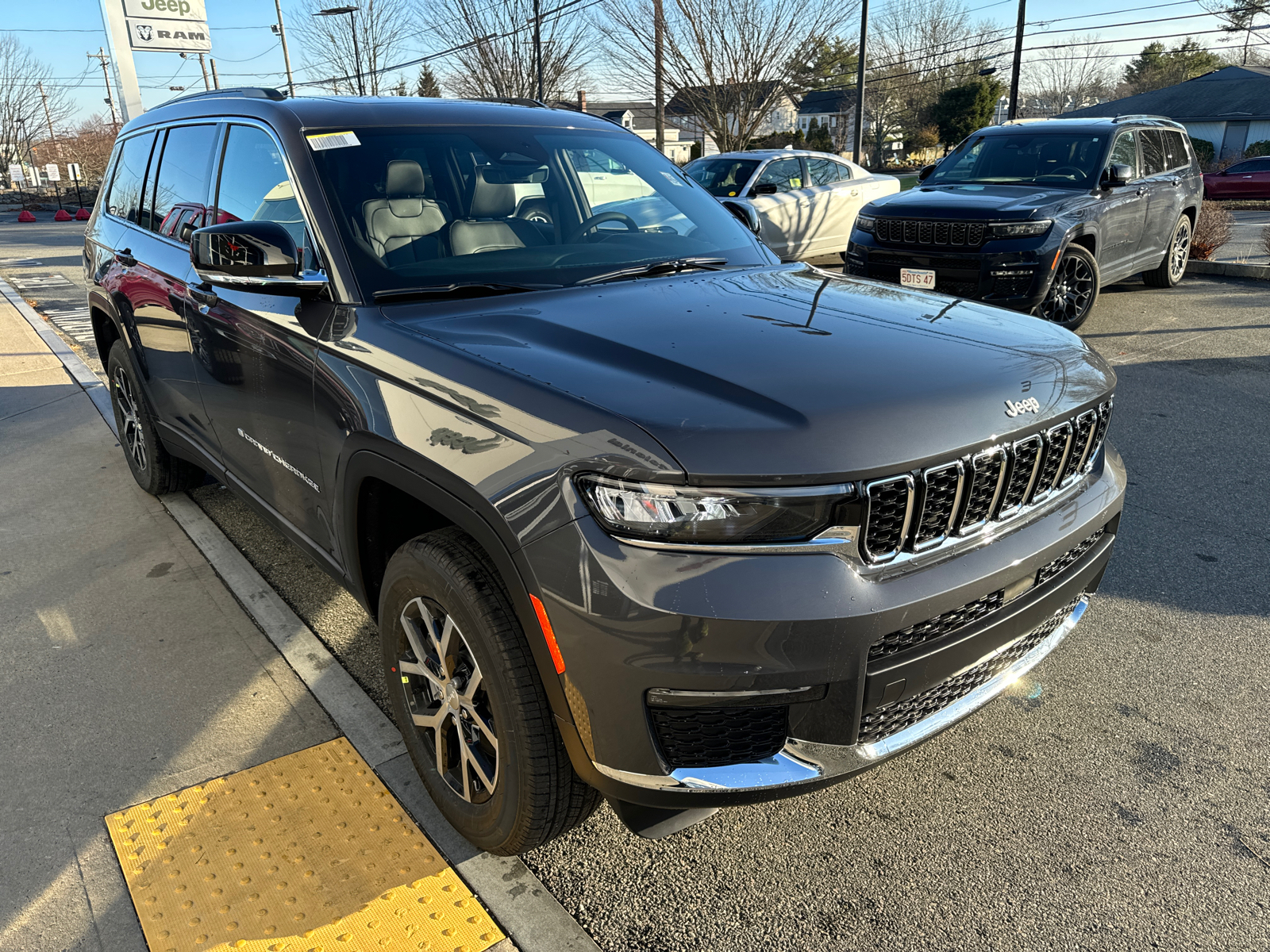 2025 Jeep Grand Cherokee L Limited 8