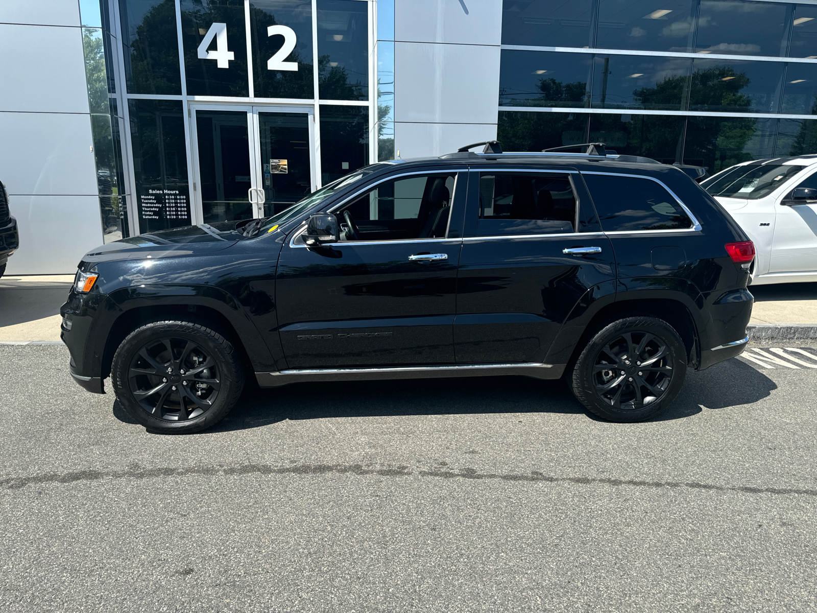 2021 Jeep Grand Cherokee Summit 3