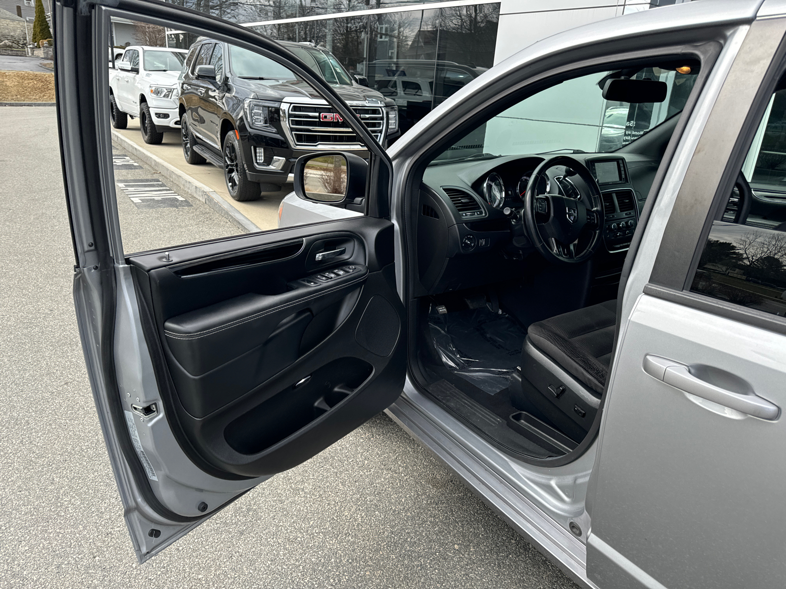 2019 Dodge Grand Caravan SE Plus 11