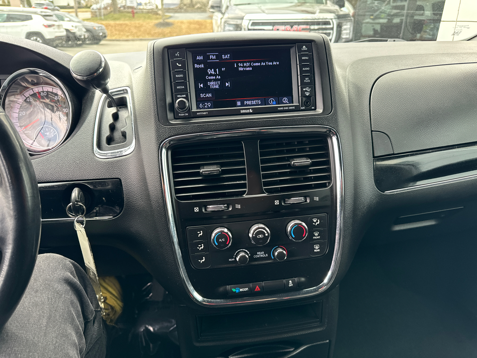 2019 Dodge Grand Caravan SE Plus 23