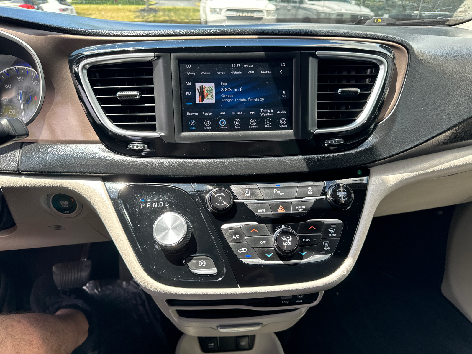 2019 Chrysler Pacifica Touring L 26