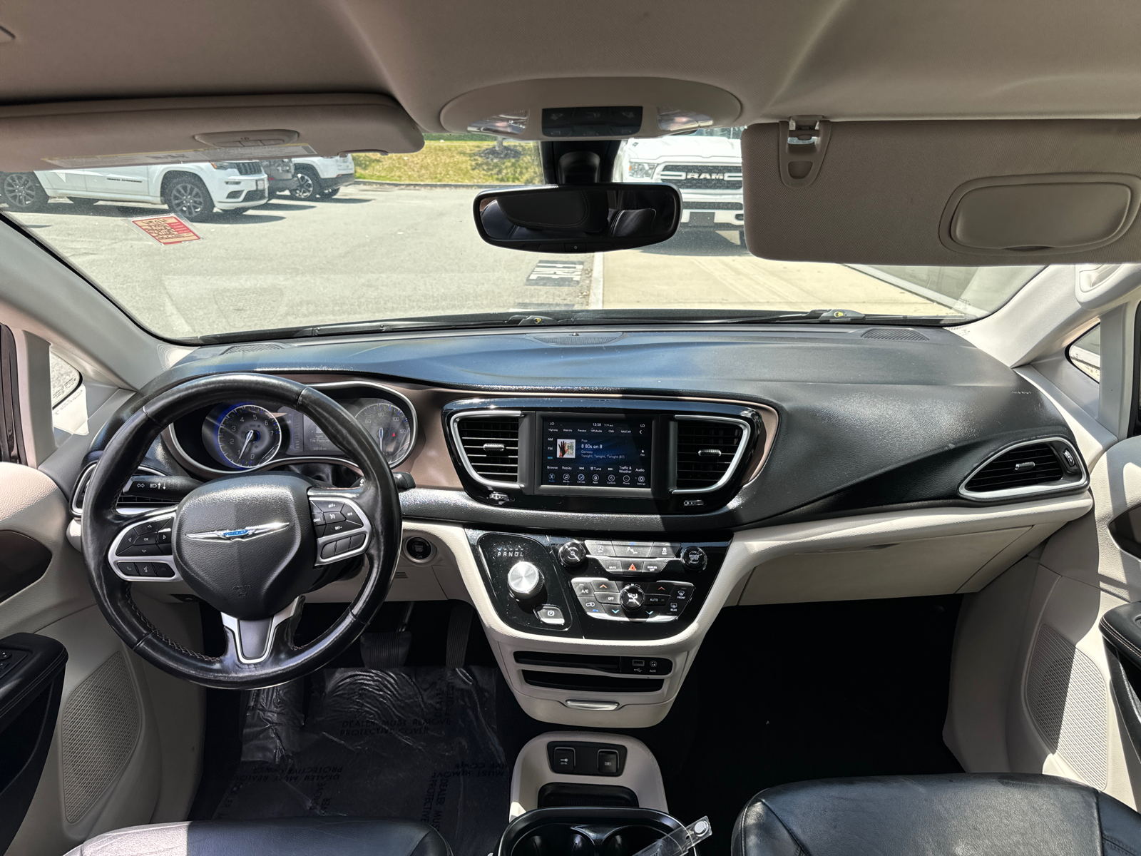 2019 Chrysler Pacifica Touring L 32