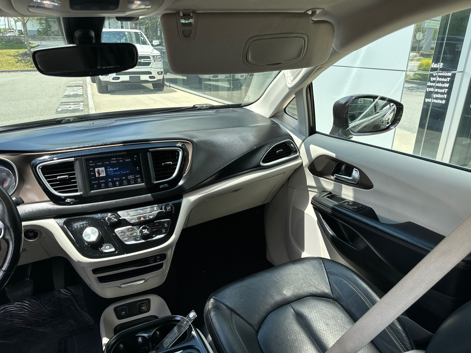 2019 Chrysler Pacifica Touring L 34