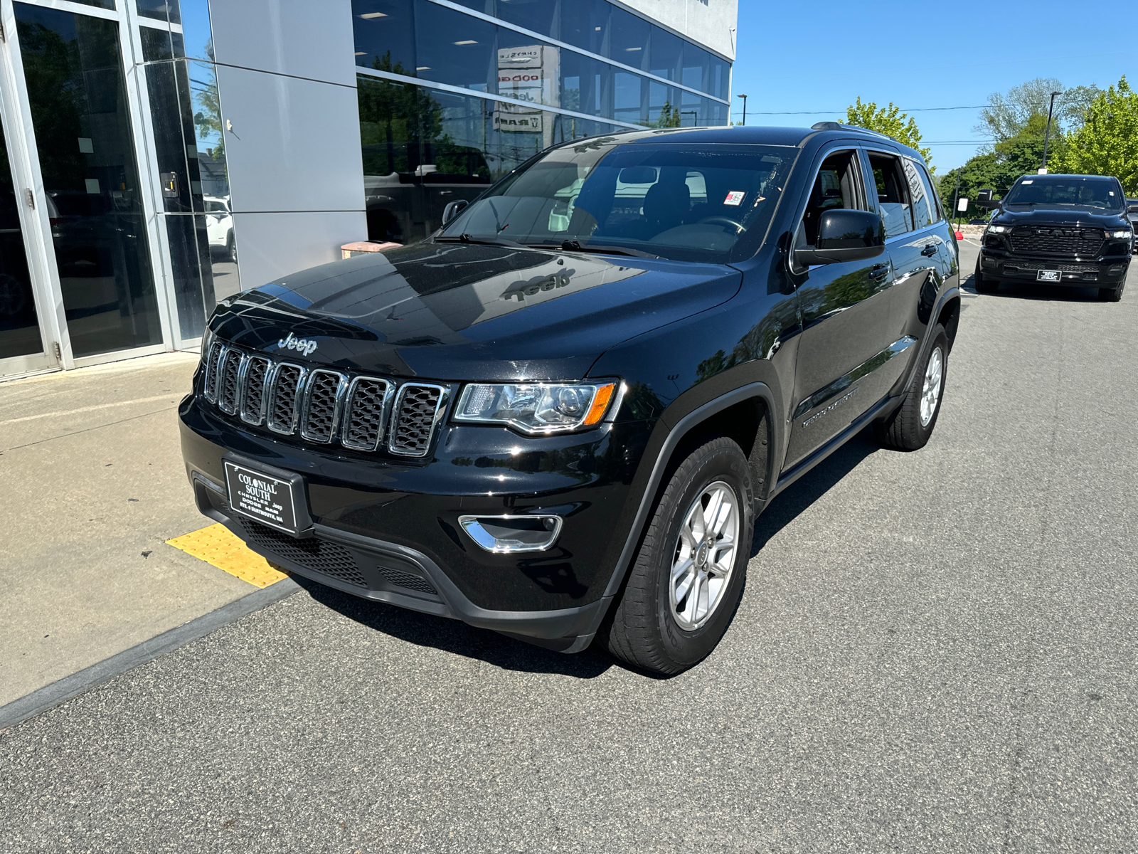 2019 Jeep Grand Cherokee Laredo E 2