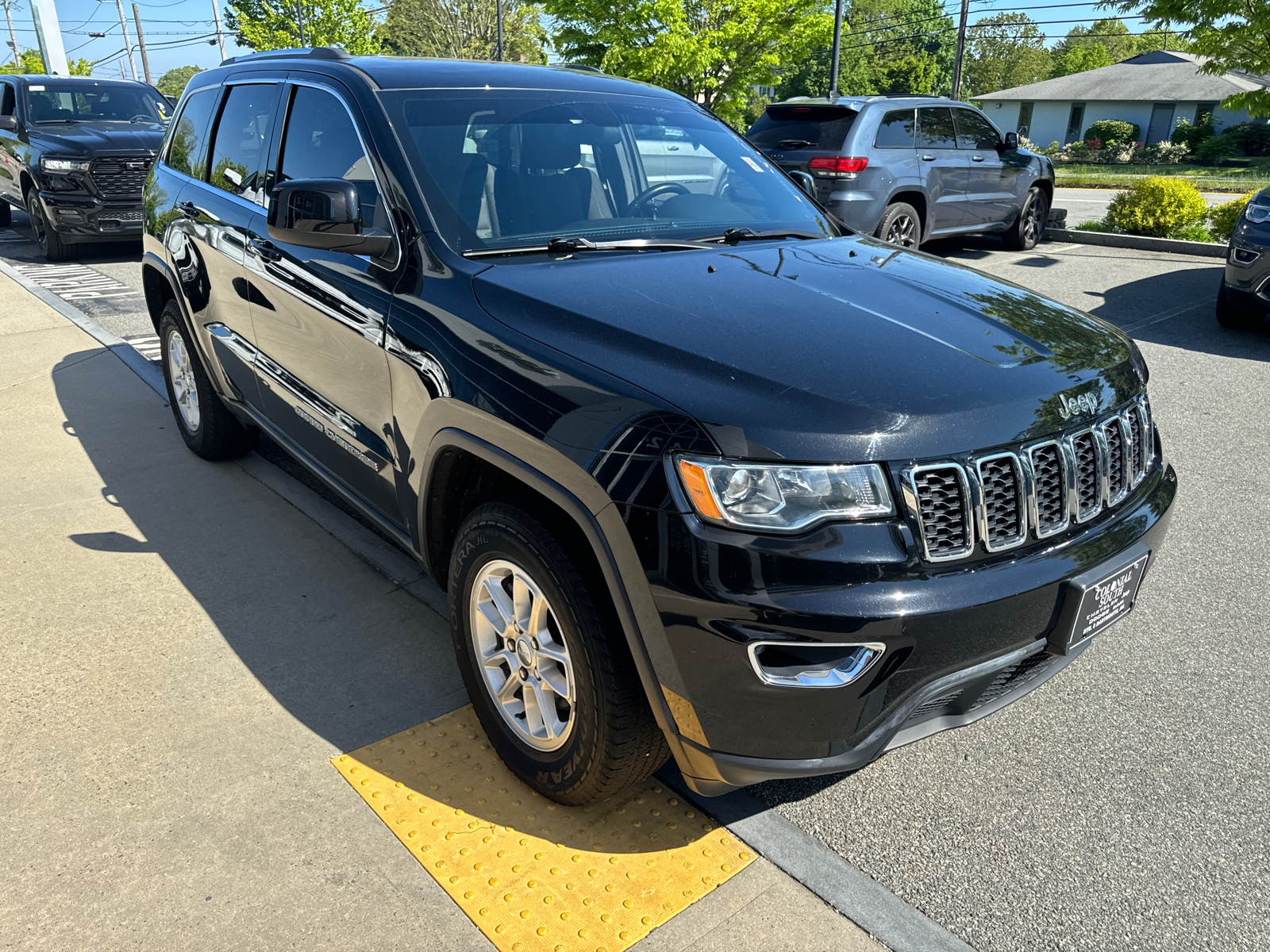 2019 Jeep Grand Cherokee Laredo E 8
