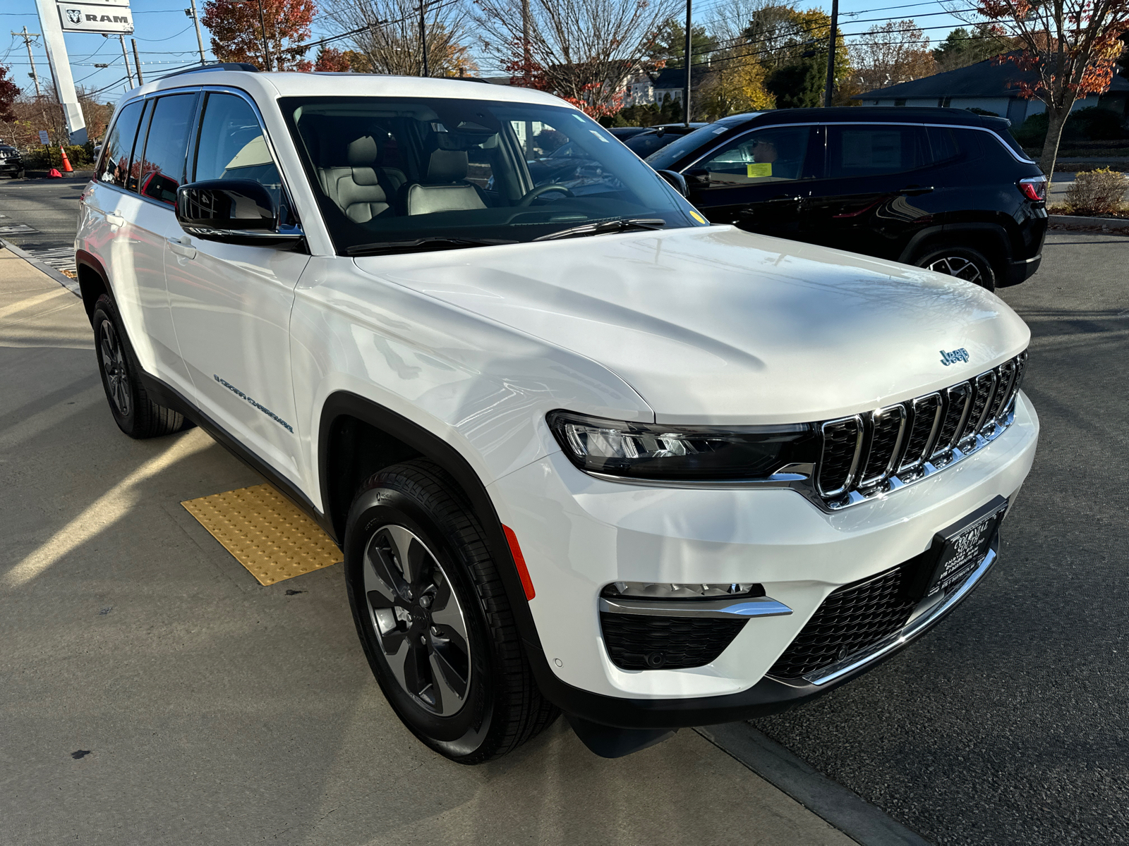 2022 Jeep Grand Cherokee 4xe CHEROKEE 8