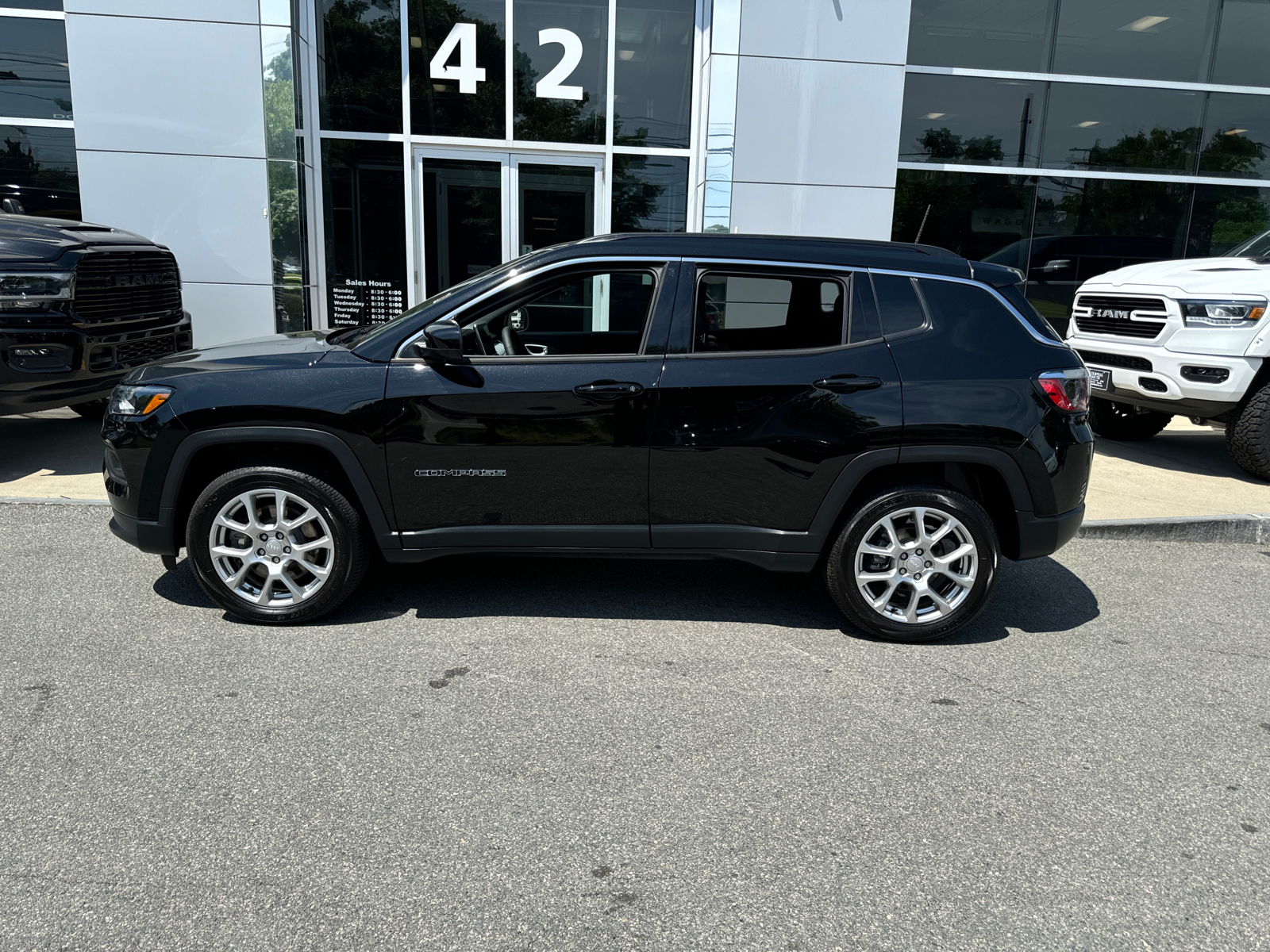 2023 Jeep Compass Latitude Lux 3