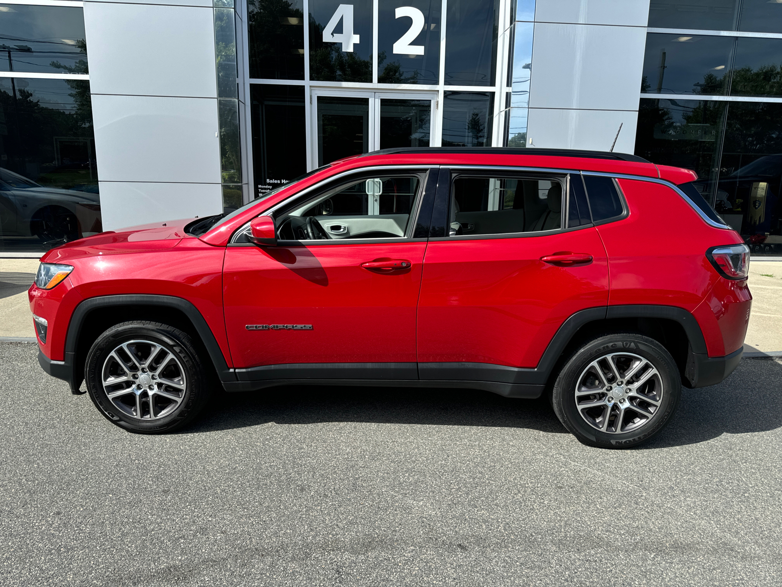 2020 Jeep Compass Latitude w/Sun/Safety Pkg 3