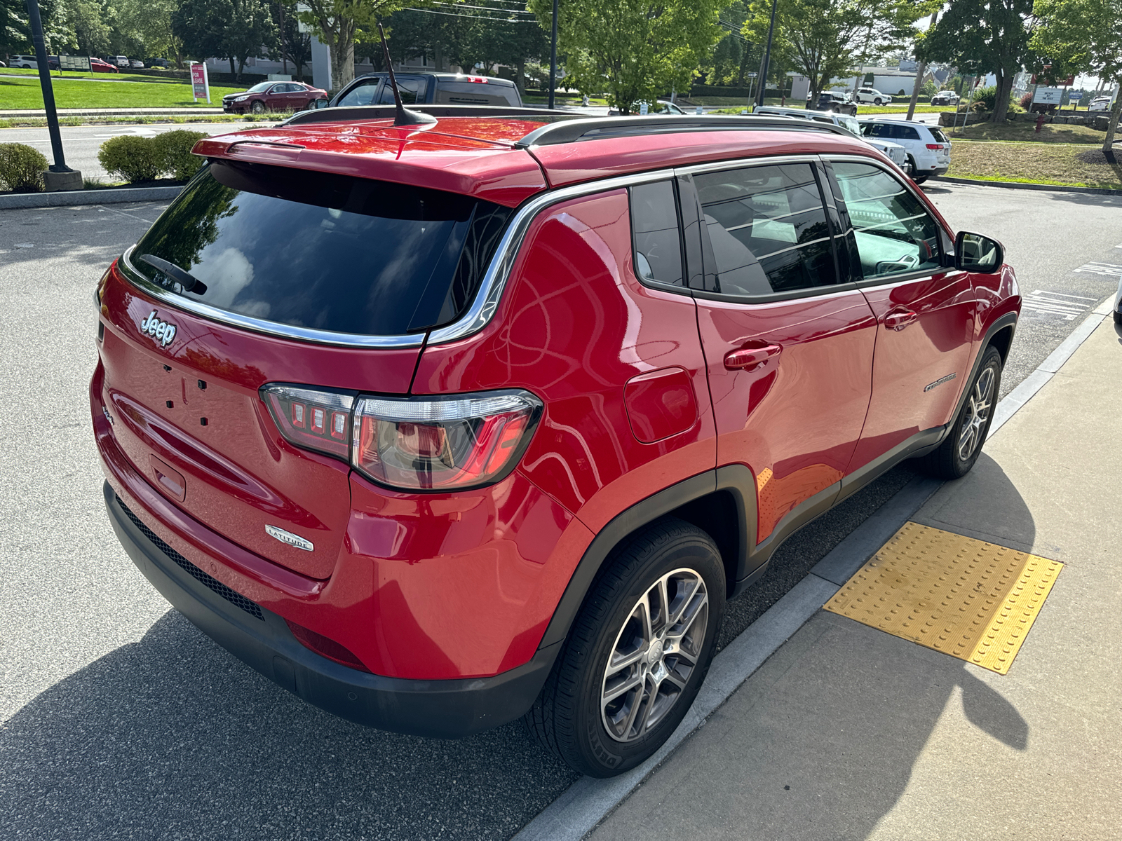 2020 Jeep Compass Latitude w/Sun/Safety Pkg 6