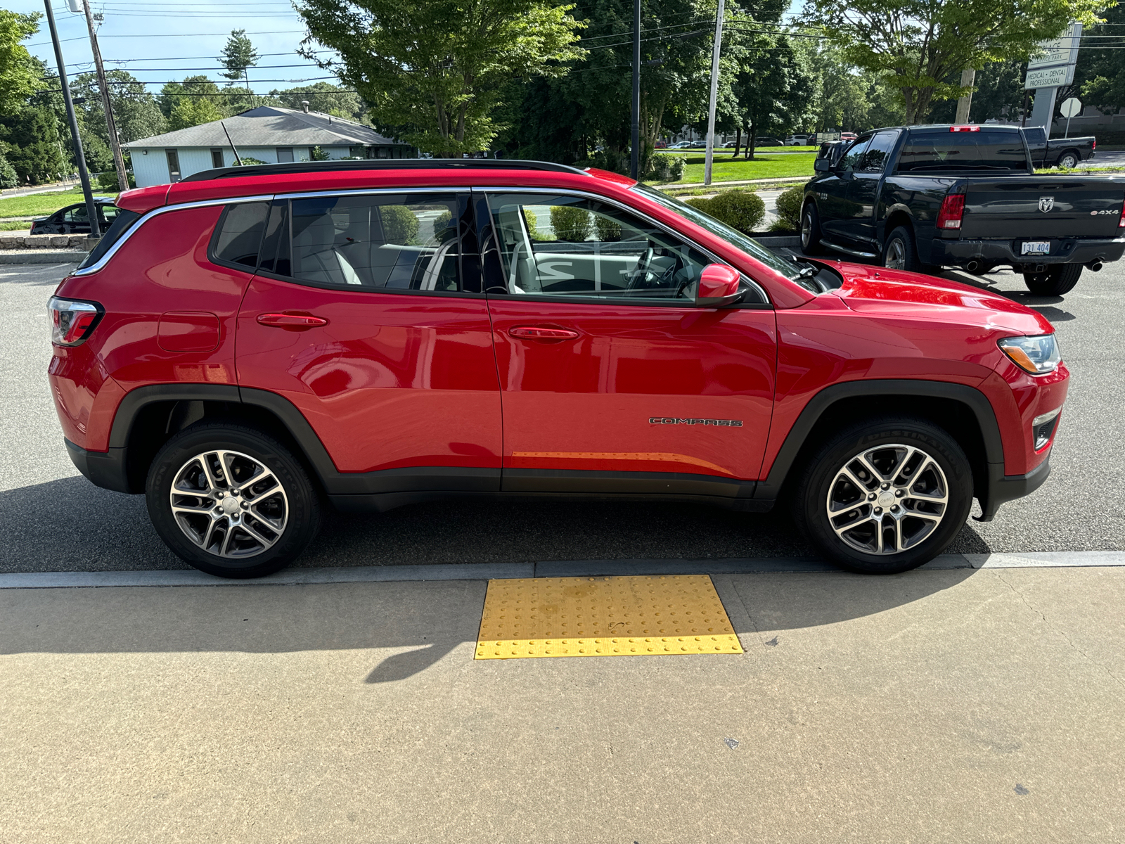 2020 Jeep Compass Latitude w/Sun/Safety Pkg 7