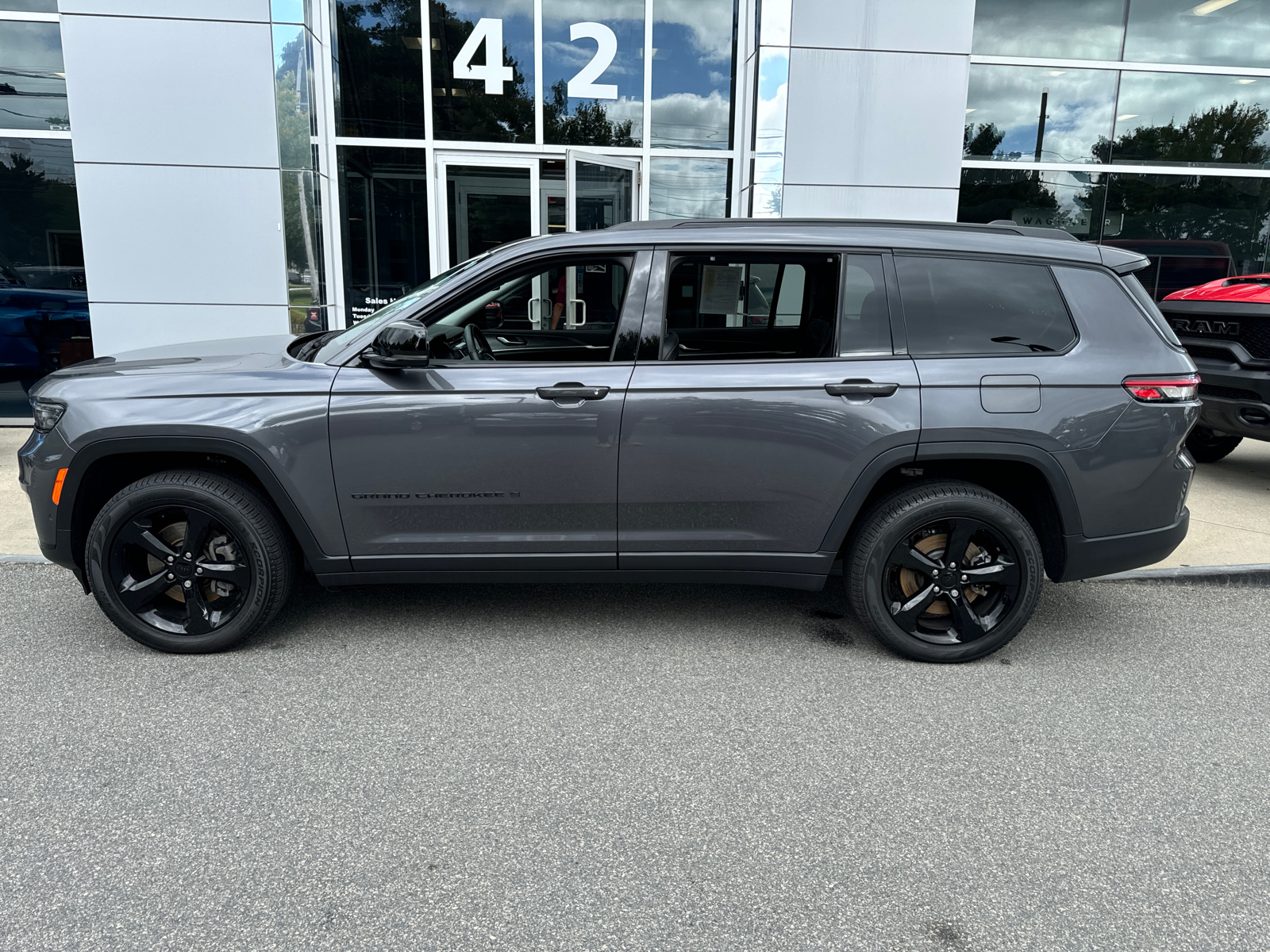 2022 Jeep Grand Cherokee L Limited 3