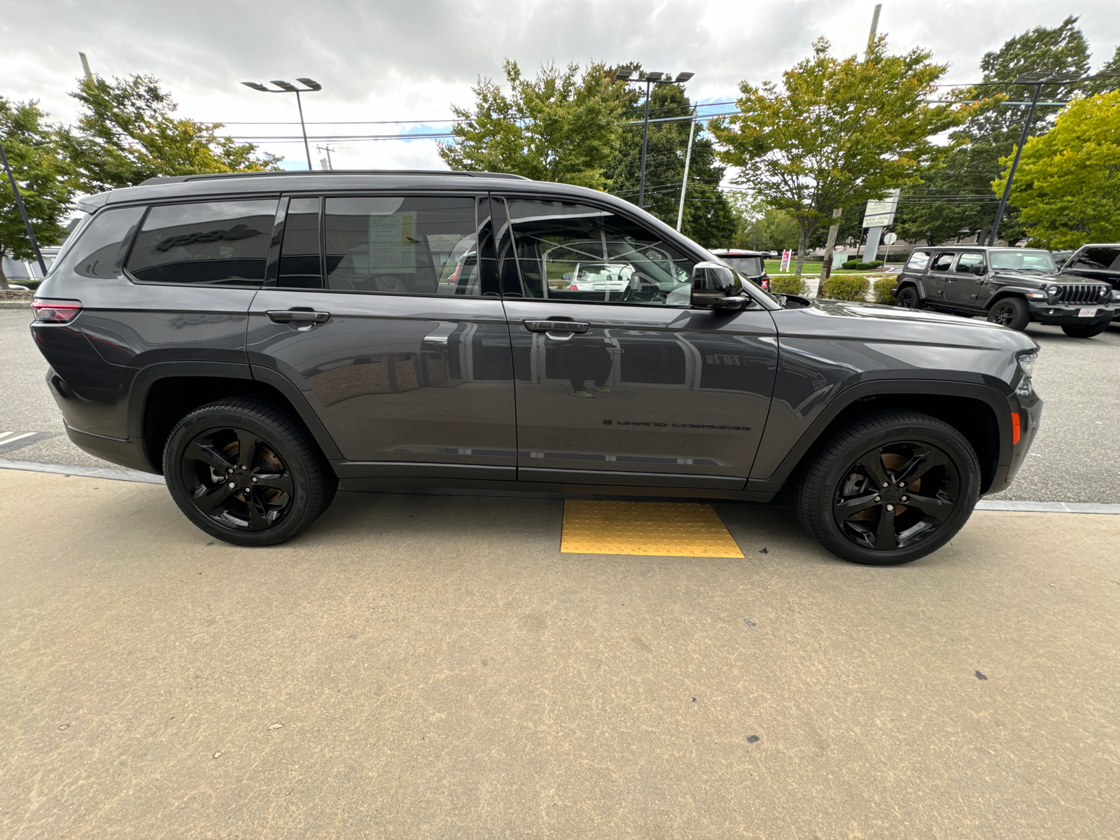 2022 Jeep Grand Cherokee L Limited 7