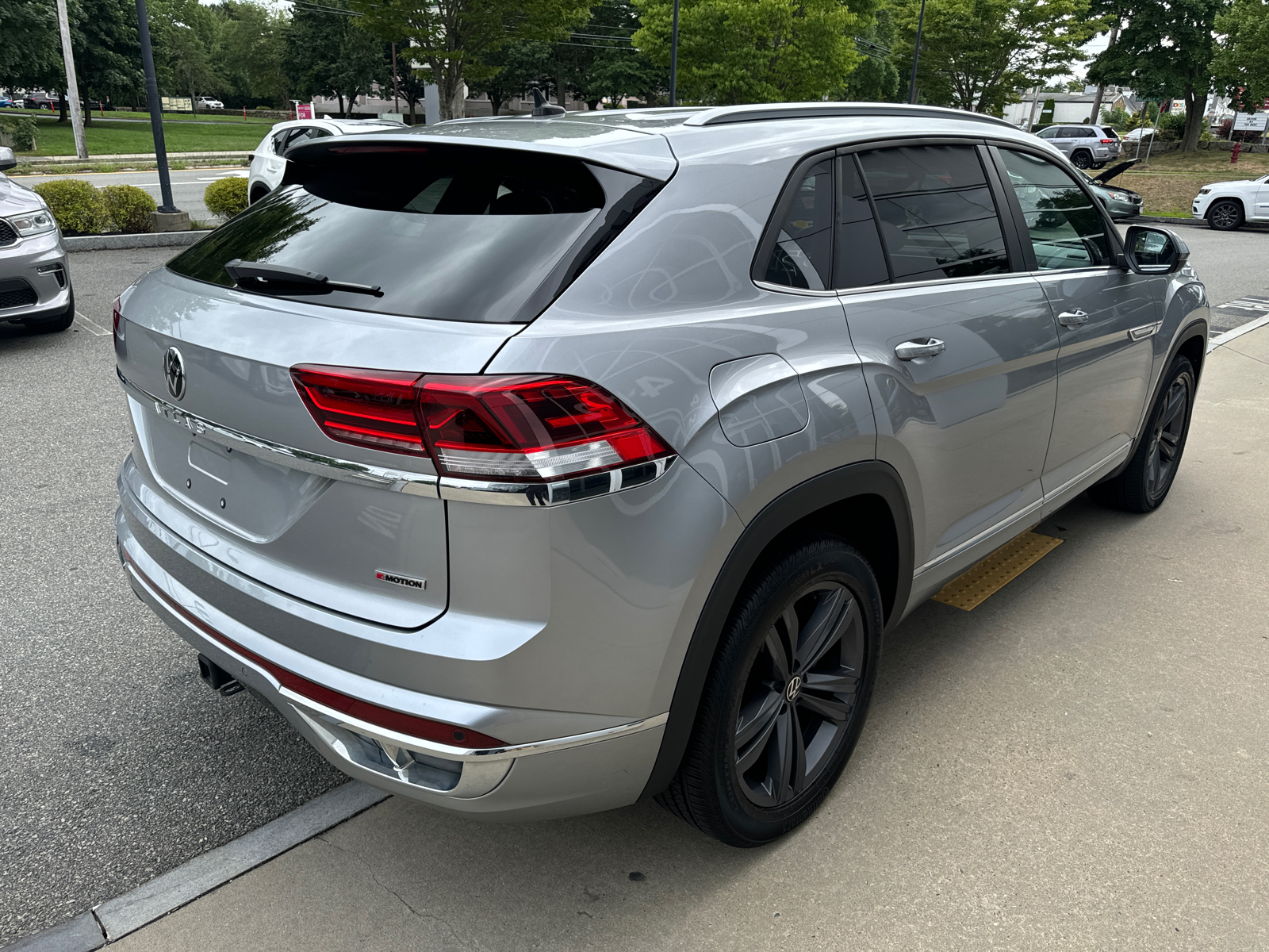 2021 Volkswagen Atlas Cross Sport 3.6L V6 SE w/Technology R-Line 6