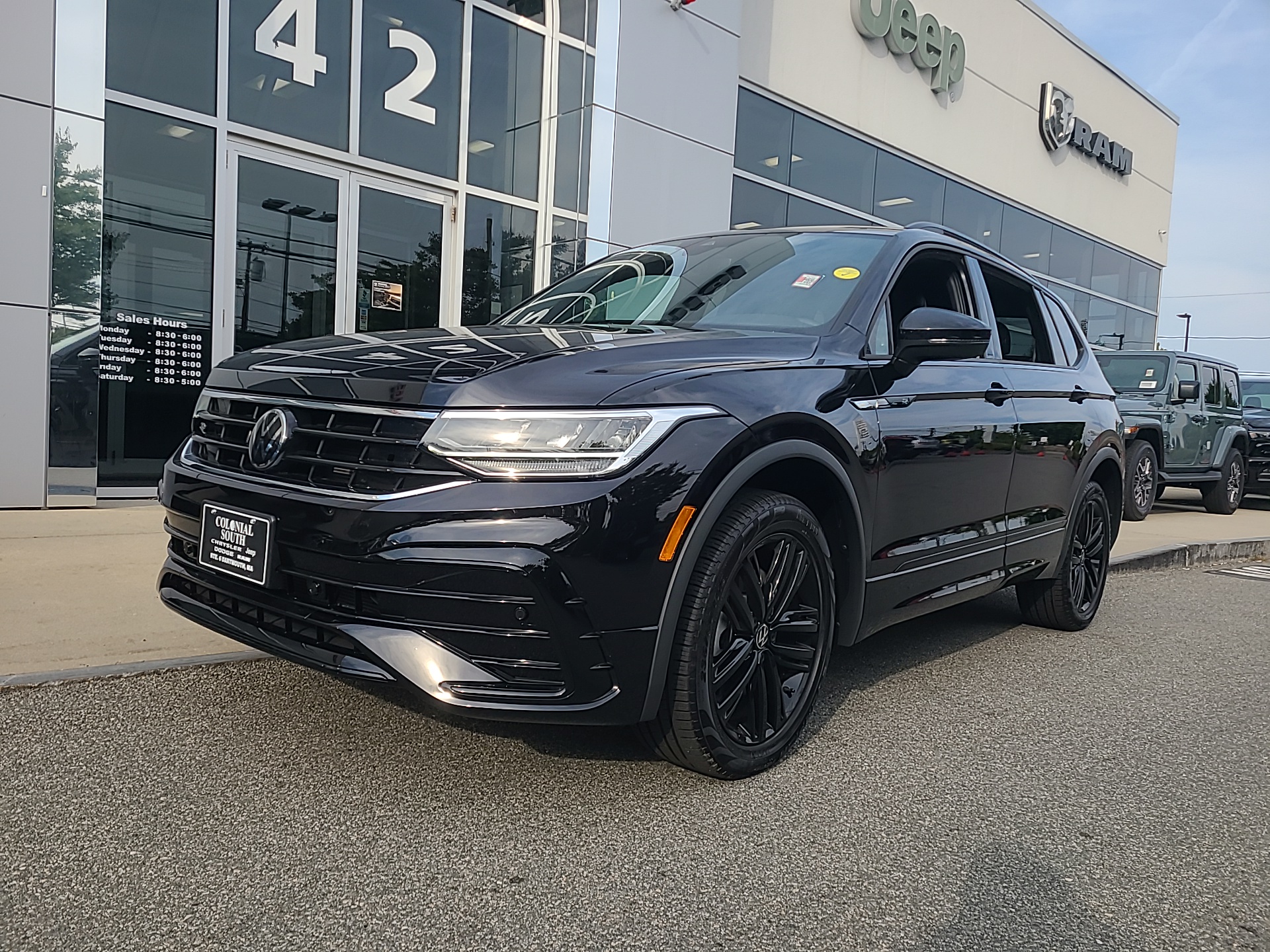 2022 Volkswagen Tiguan SE R-Line Black 1