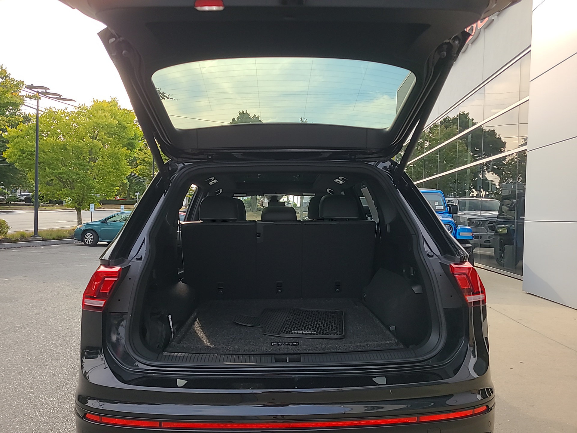 2022 Volkswagen Tiguan SE R-Line Black 7