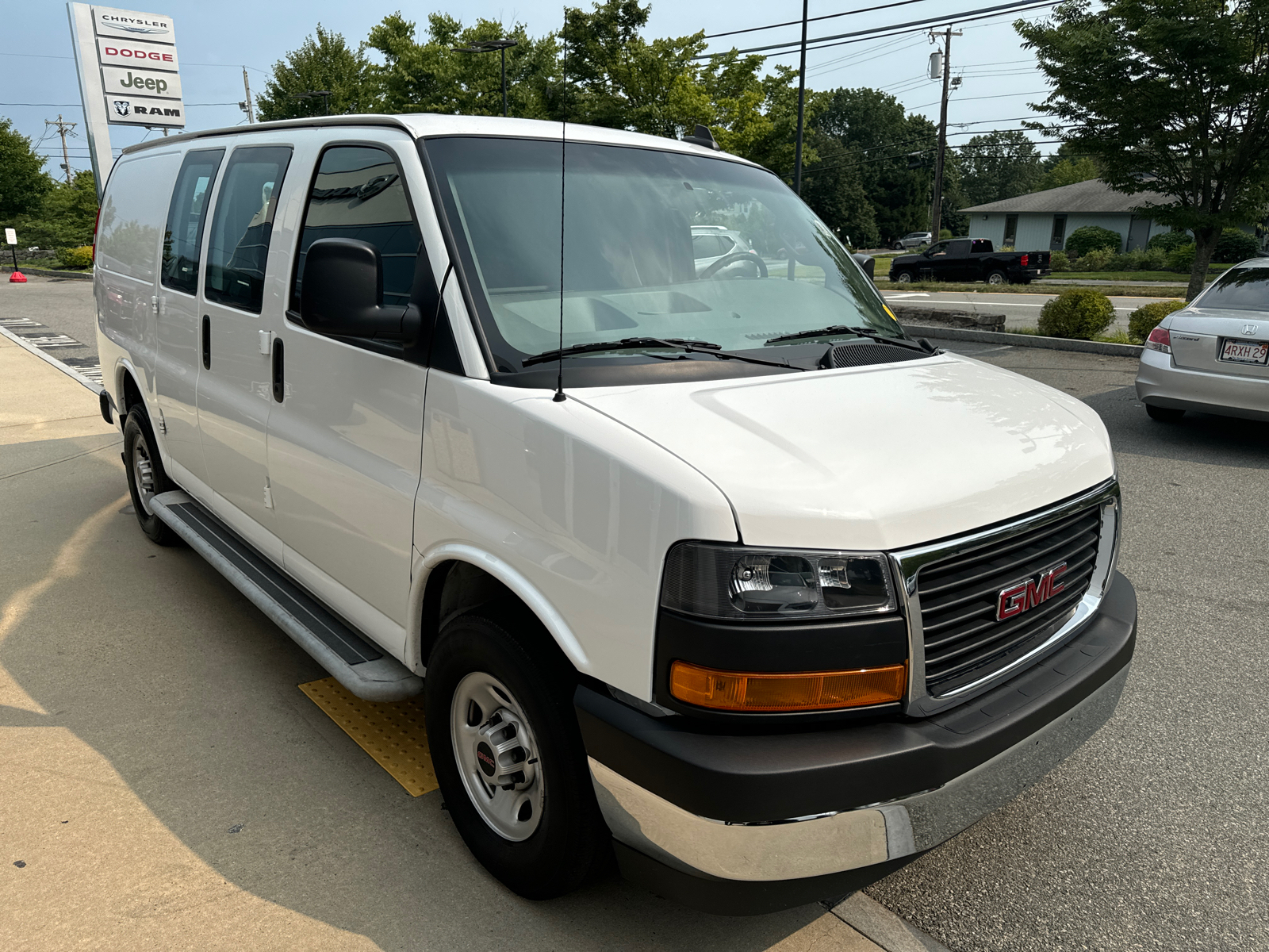 2022 GMC Savana  8