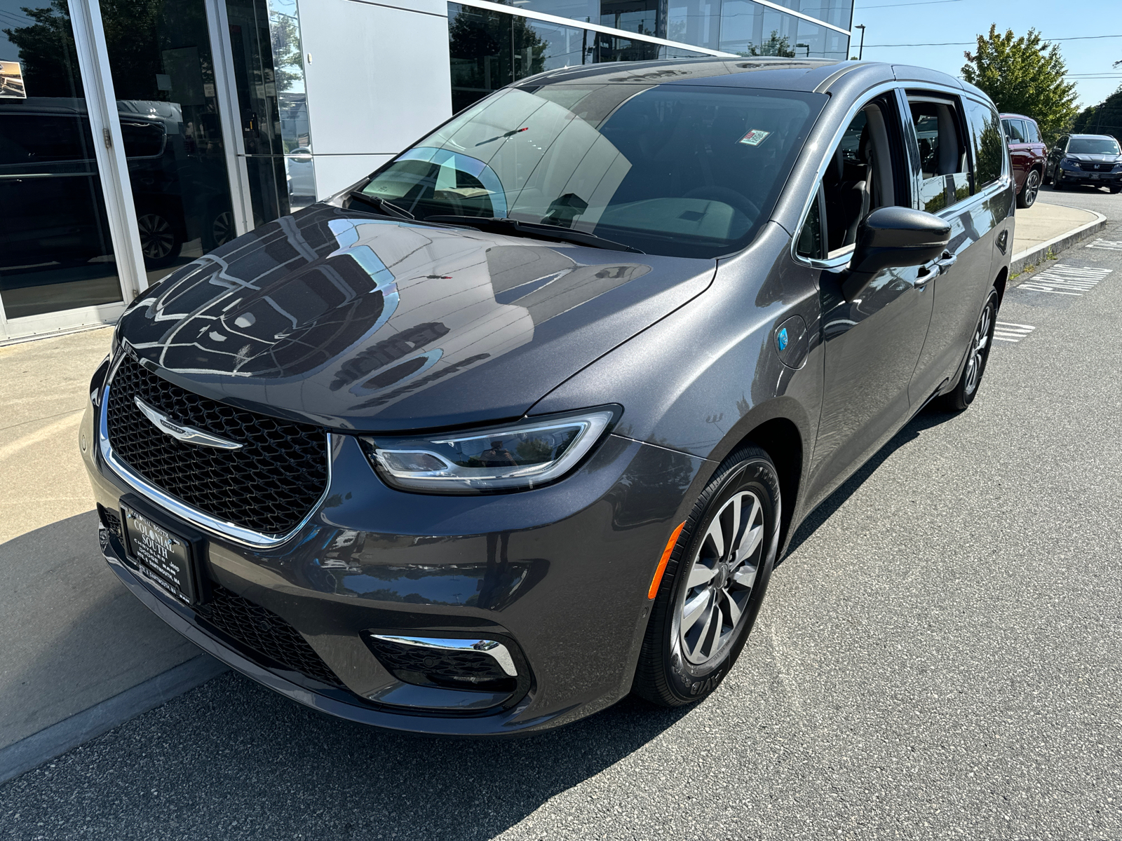 2023 Chrysler Pacifica Hybrid Touring L 2