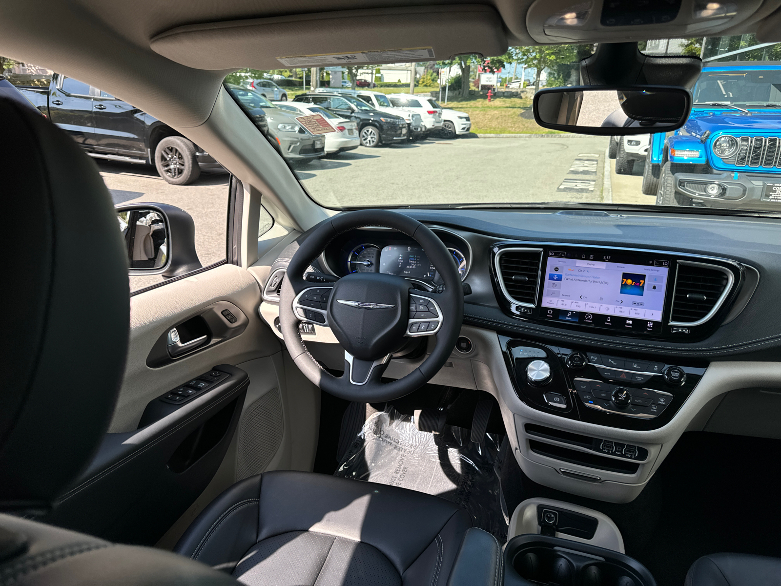 2023 Chrysler Pacifica Hybrid Touring L 34