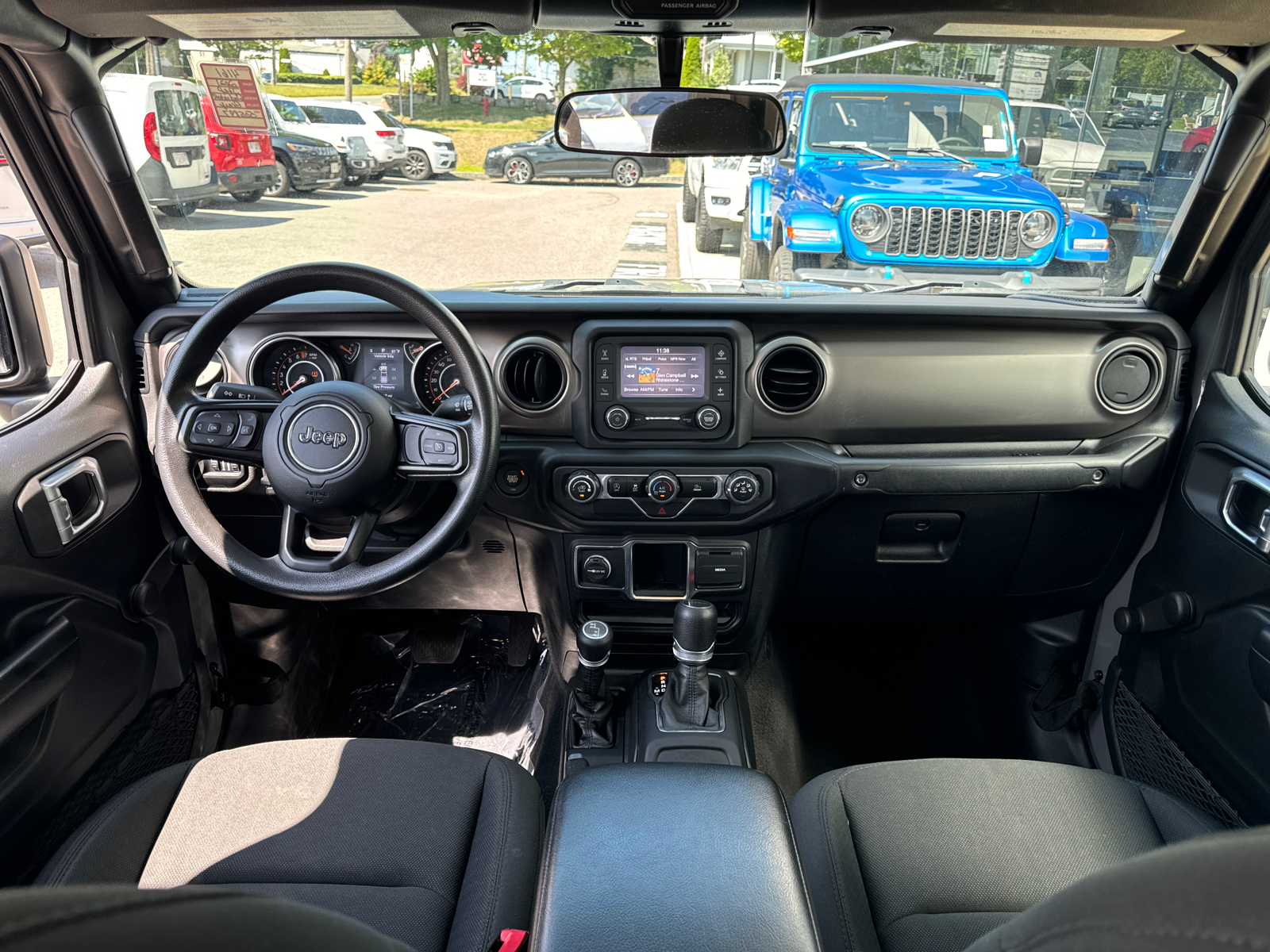 2021 Jeep Gladiator Sport 4x4 32