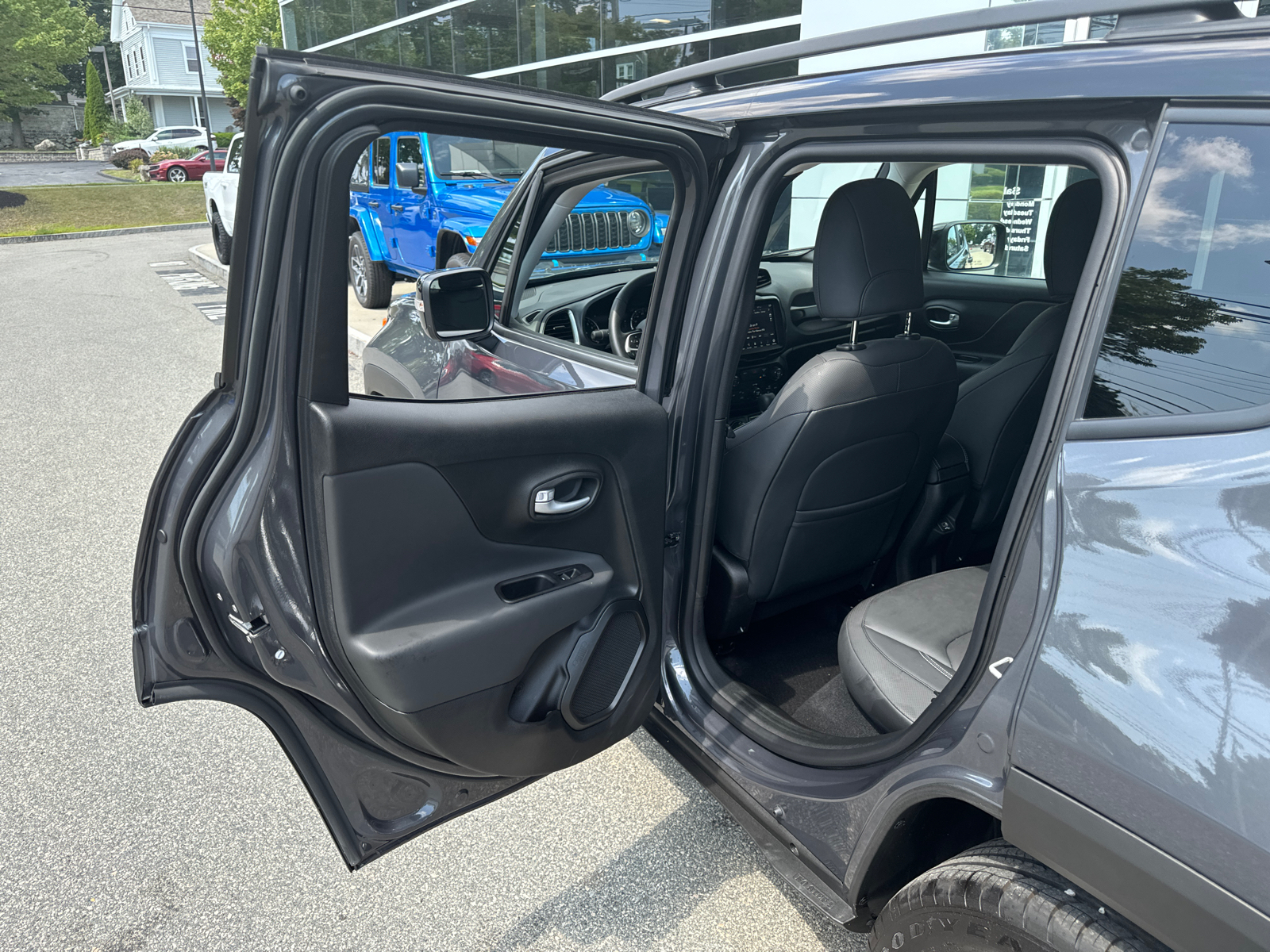 2023 Jeep Renegade Limited 30