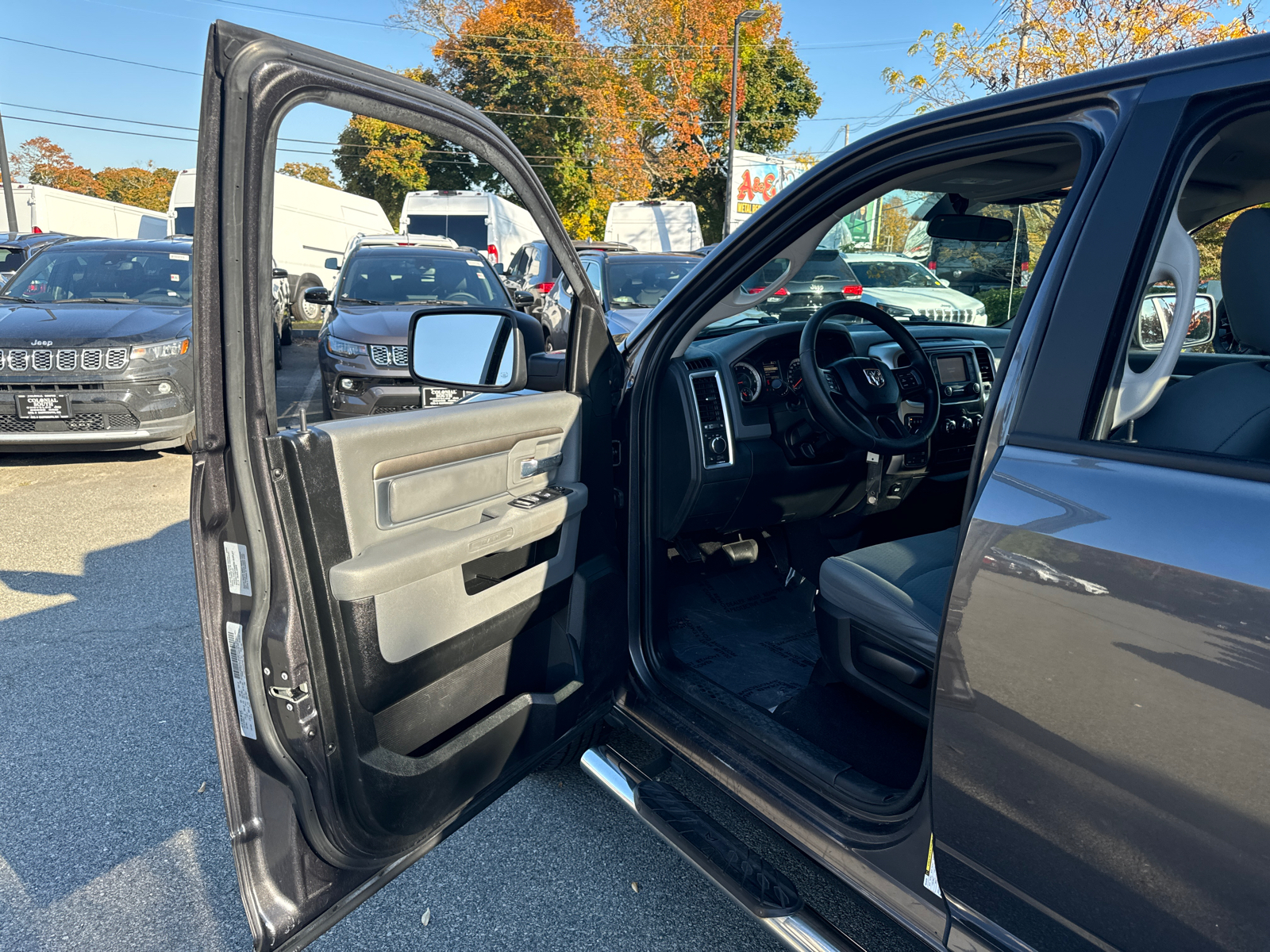 2017 Ram 1500 SLT 4x4 Quad Cab 64 Box 11