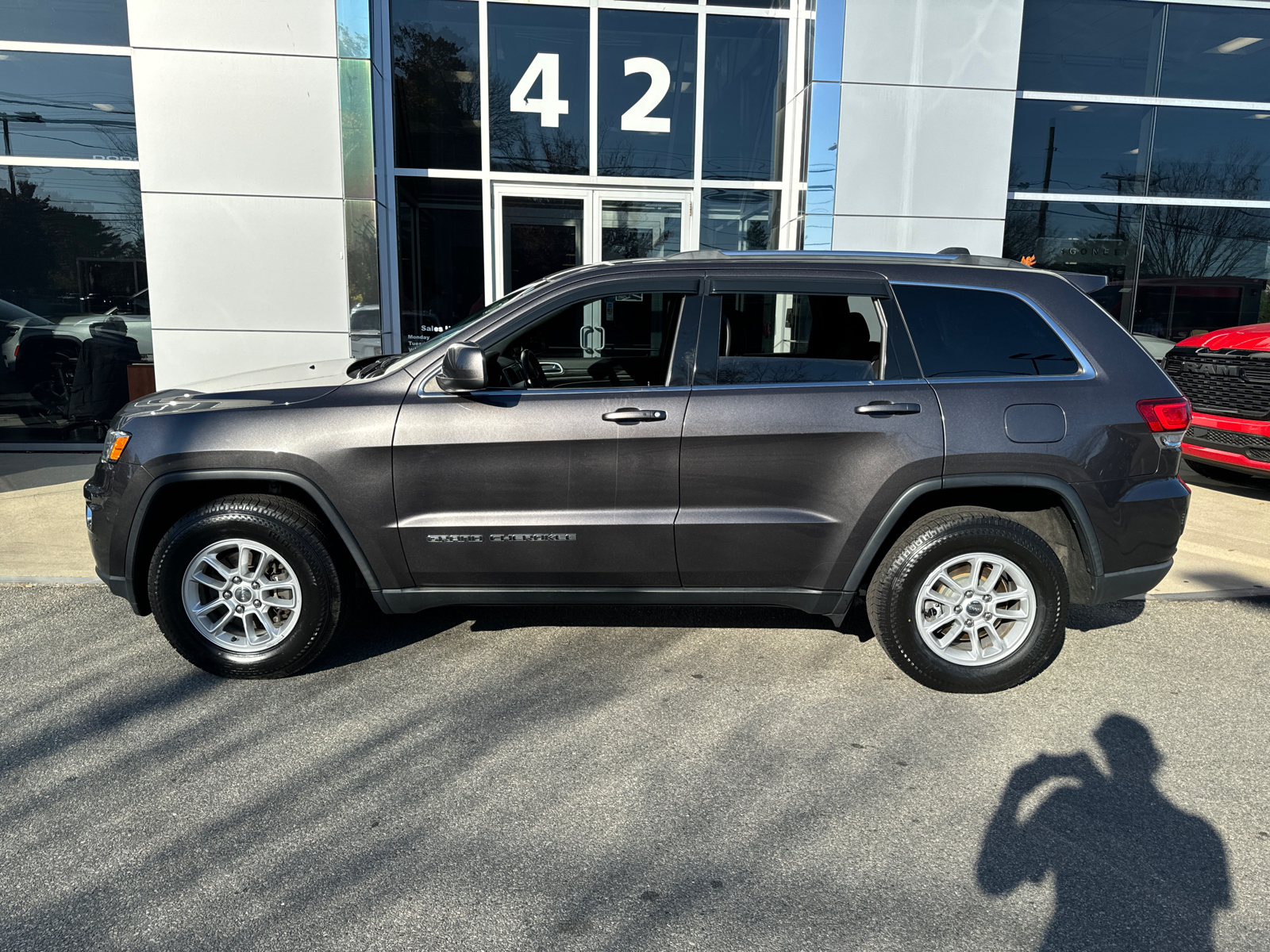 2020 Jeep Grand Cherokee Laredo E 3