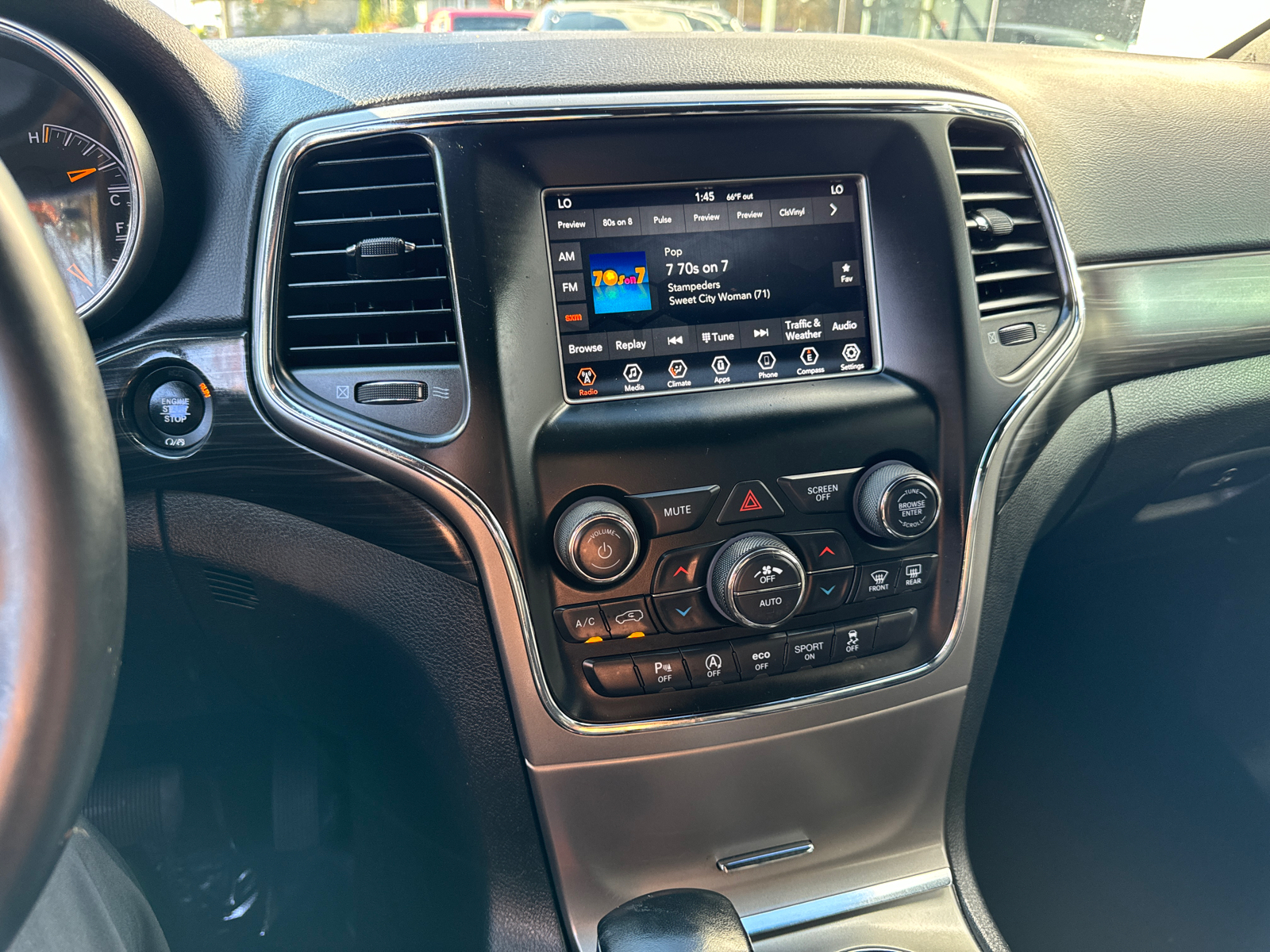 2020 Jeep Grand Cherokee Laredo E 25