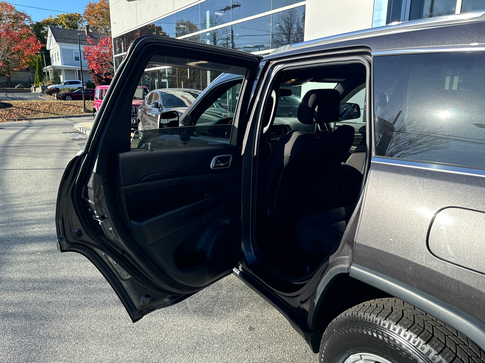 2020 Jeep Grand Cherokee Laredo E 29