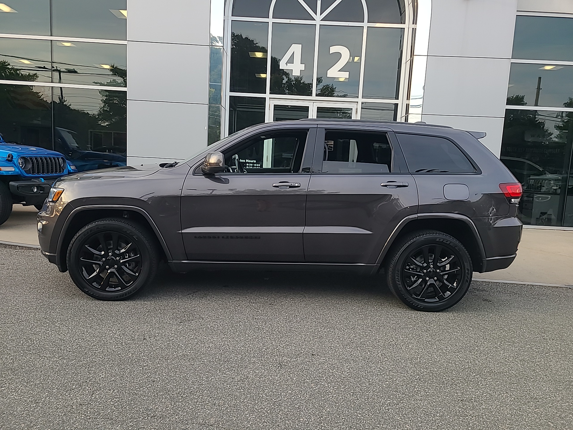 2021 Jeep Grand Cherokee Laredo X 2