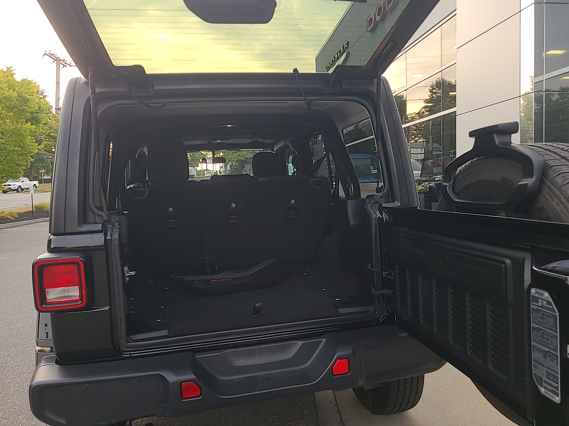 2018 Jeep Wrangler Unlimited Sahara 8