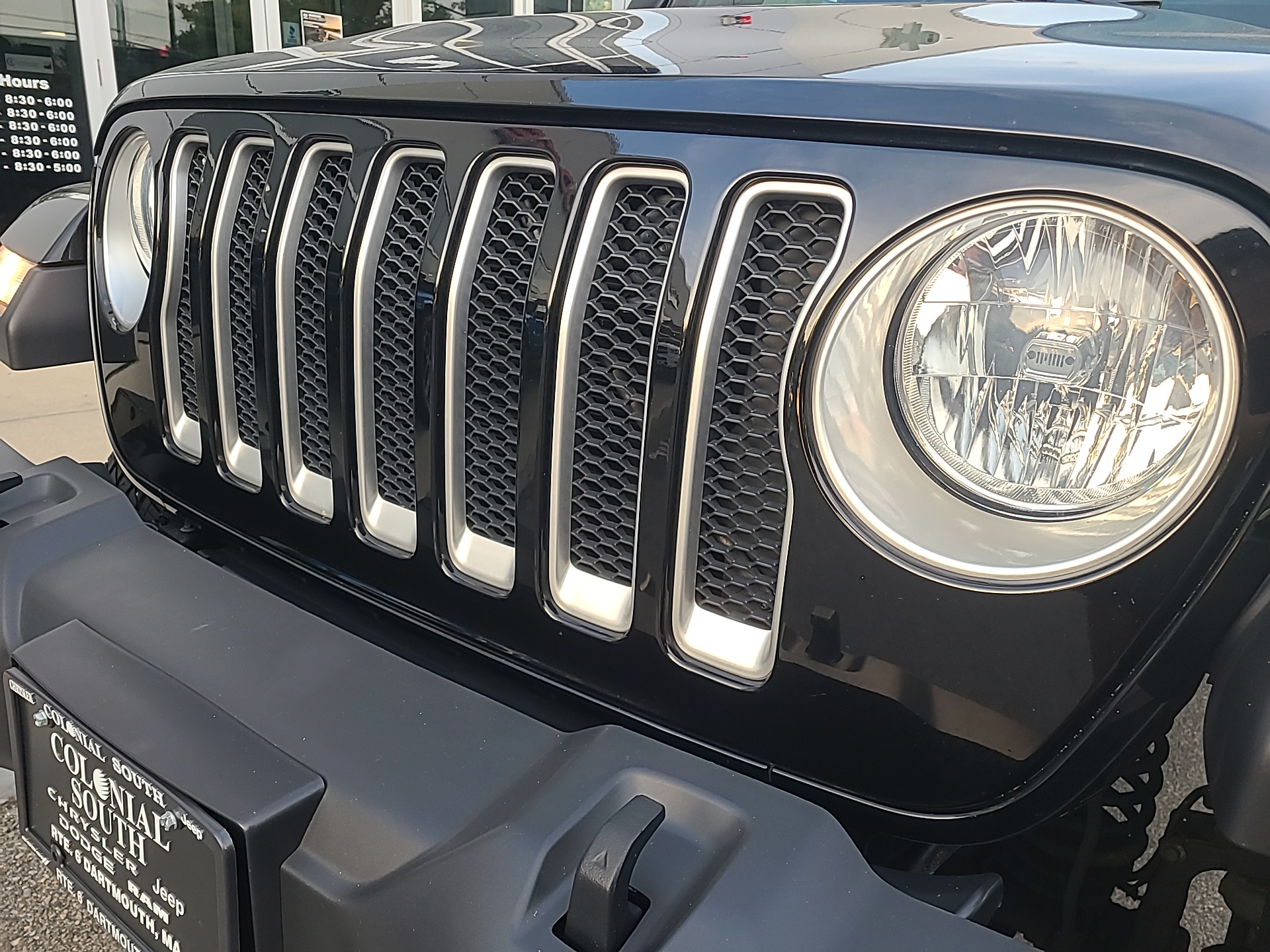 2018 Jeep Wrangler Unlimited Sahara 43