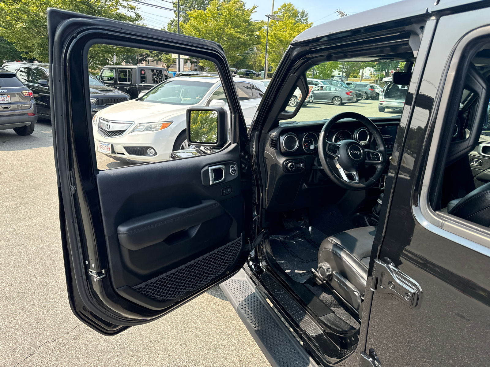 2020 Jeep Wrangler Unlimited Sahara Altitude 11