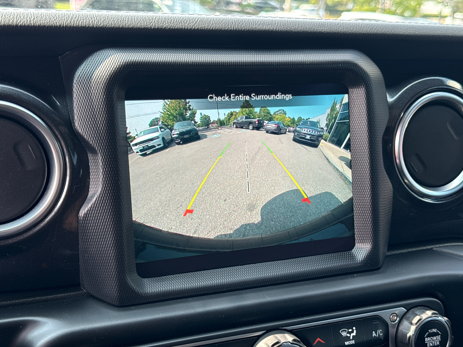 2020 Jeep Wrangler Unlimited Sahara Altitude 26