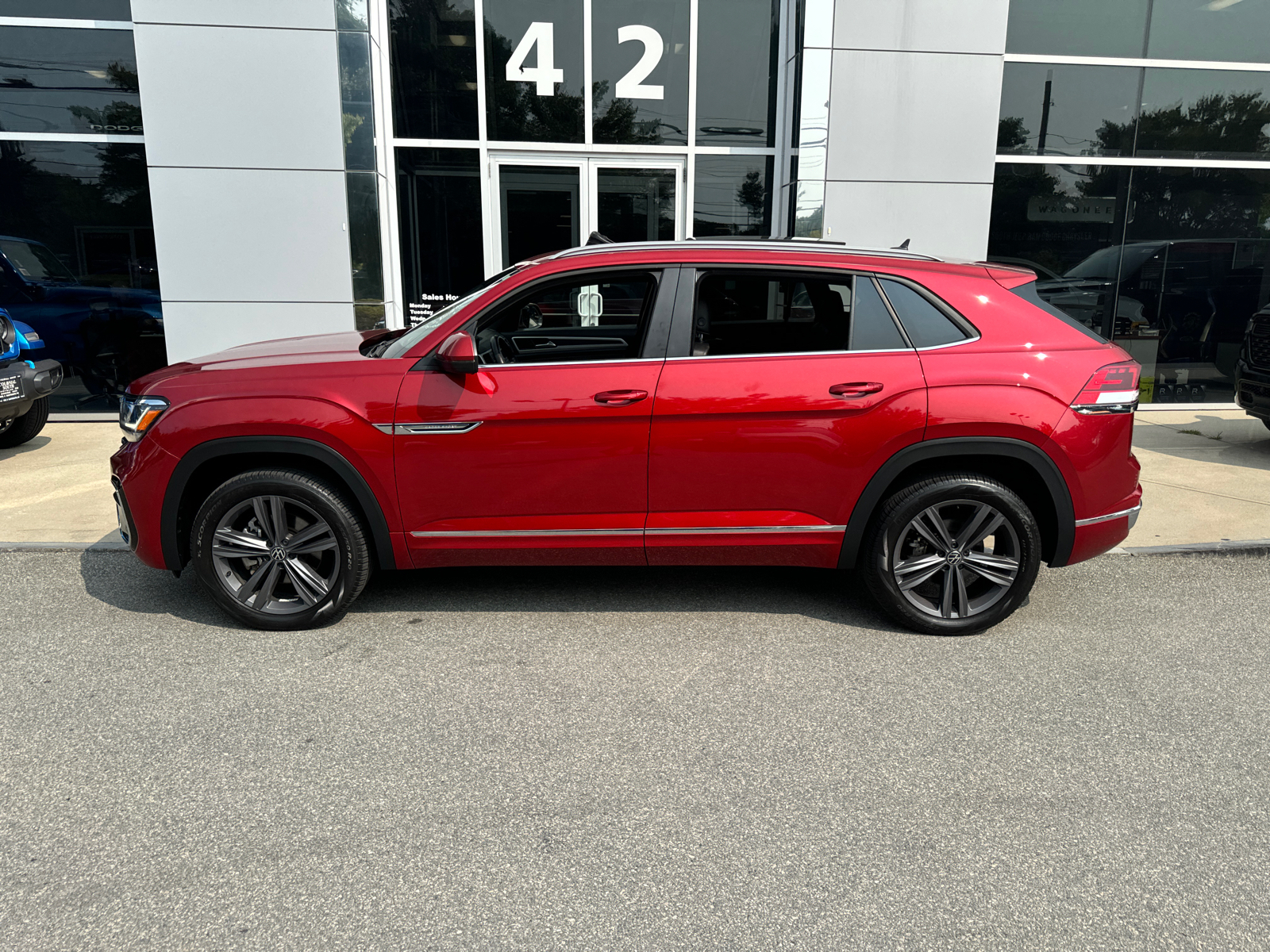 2021 Volkswagen Atlas Cross Sport 3.6L V6 SE w/Technology R-Line 3