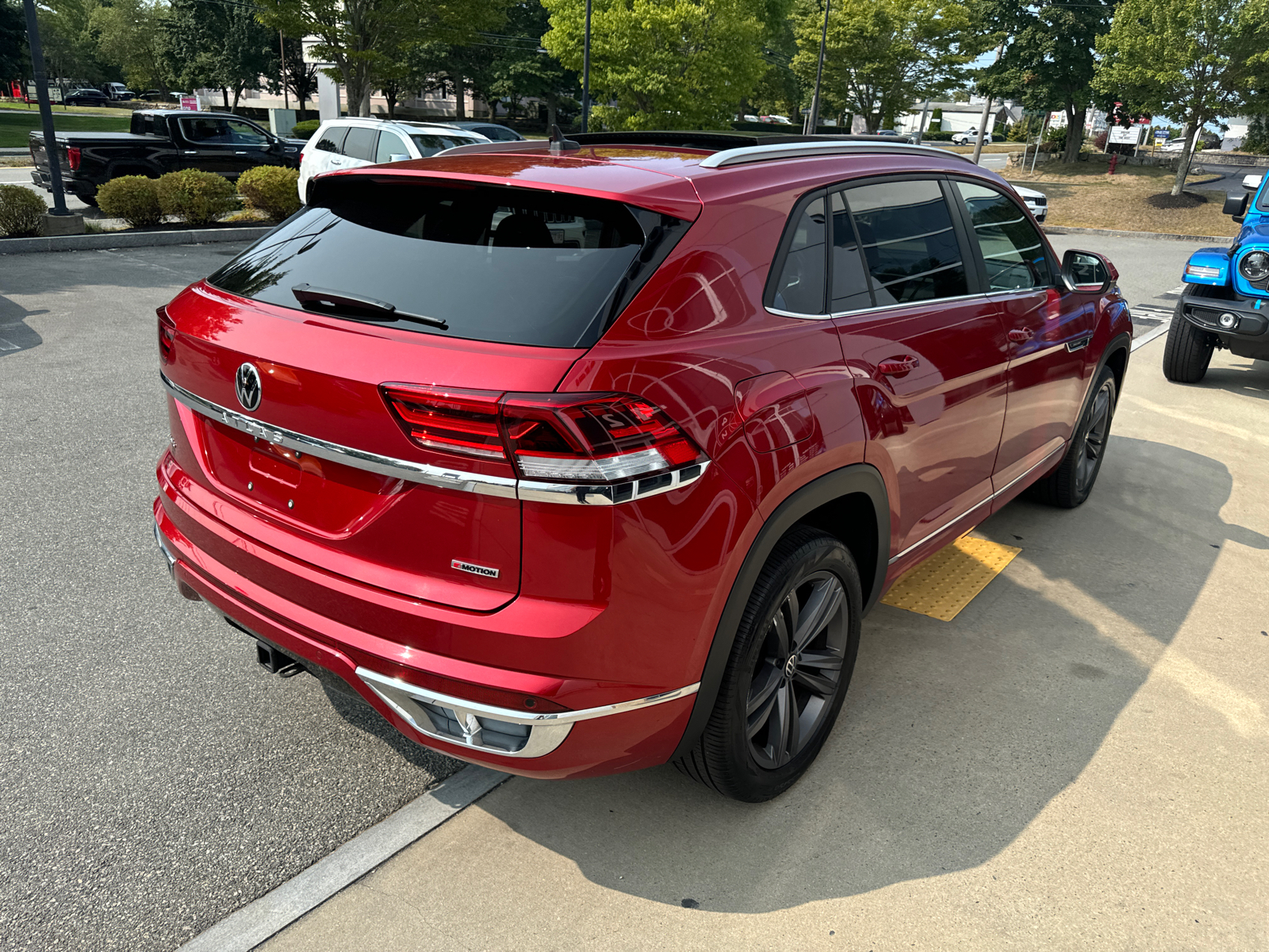 2021 Volkswagen Atlas Cross Sport 3.6L V6 SE w/Technology R-Line 6