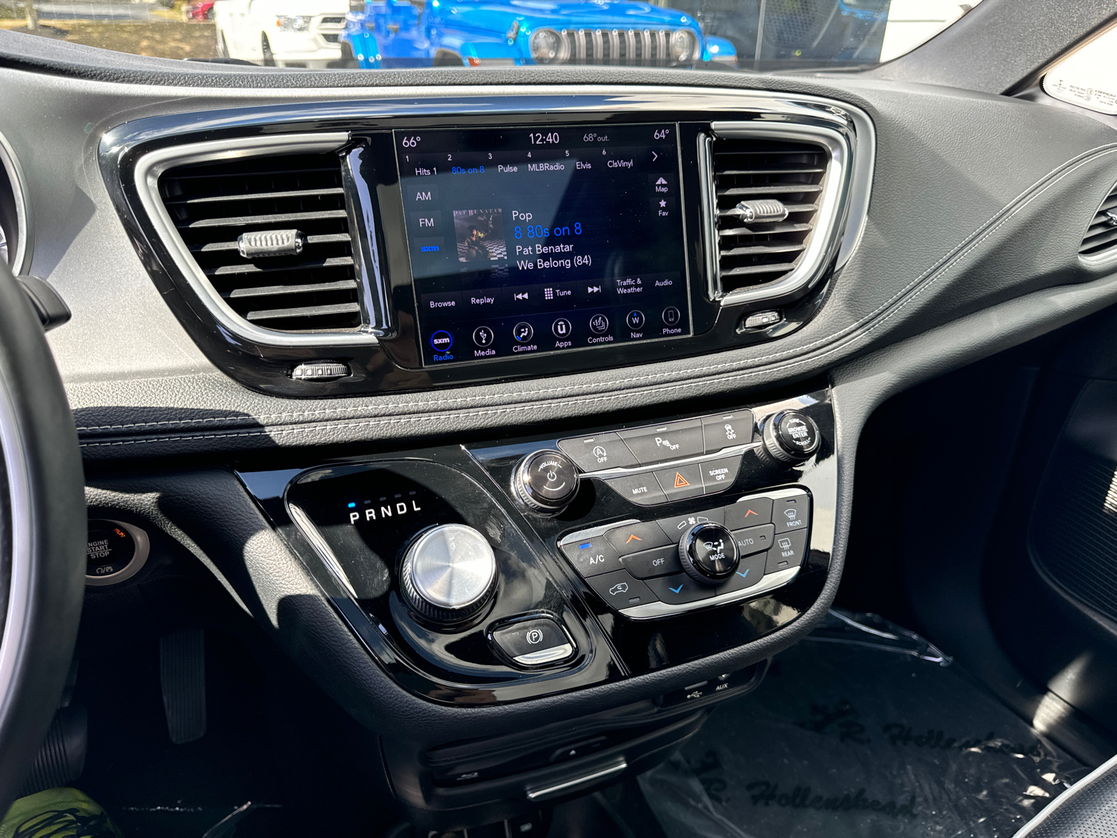 2018 Chrysler Pacifica Limited 27