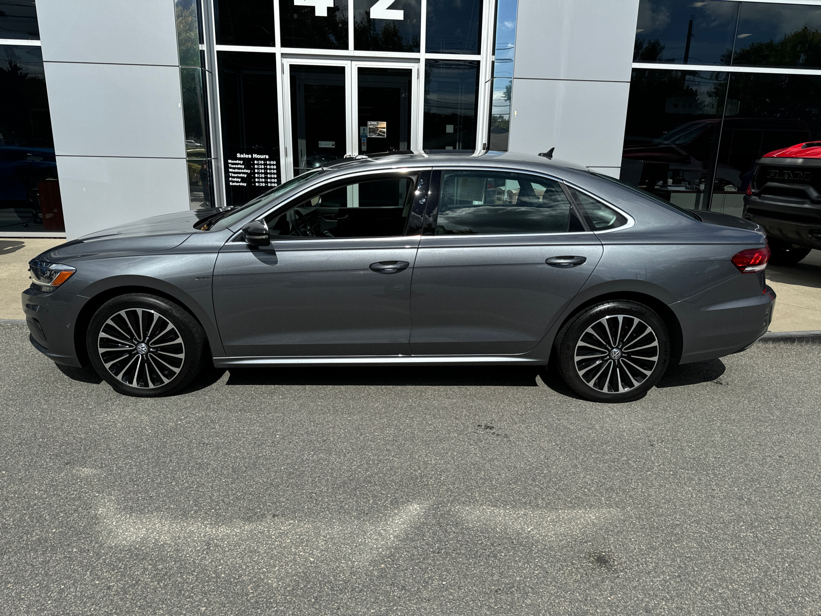 2022 Volkswagen Passat 2.0T Limited Edition 3