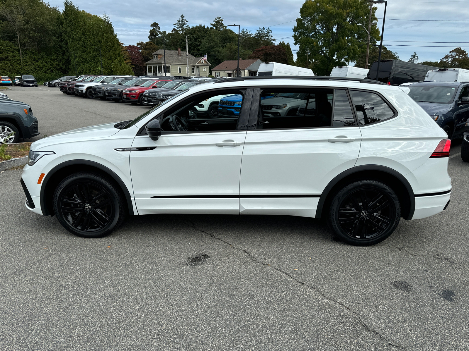 2022 Volkswagen Tiguan SE R-Line Black 3