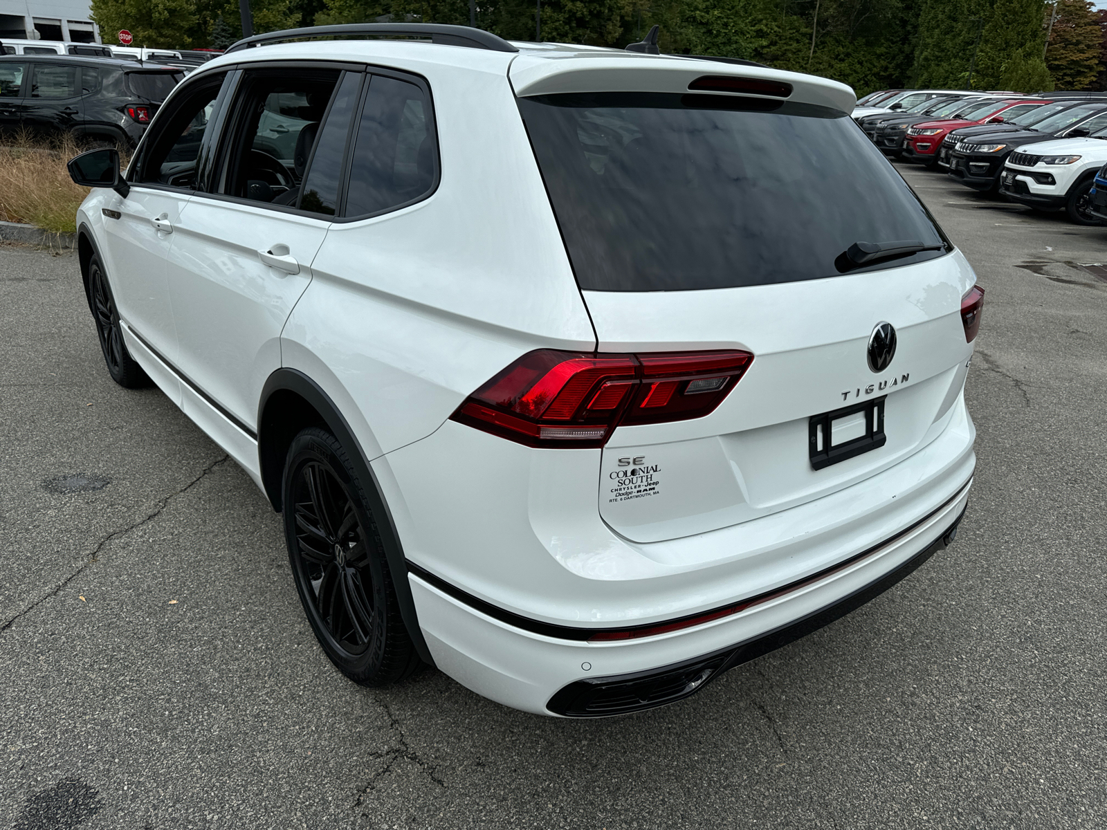 2022 Volkswagen Tiguan SE R-Line Black 4